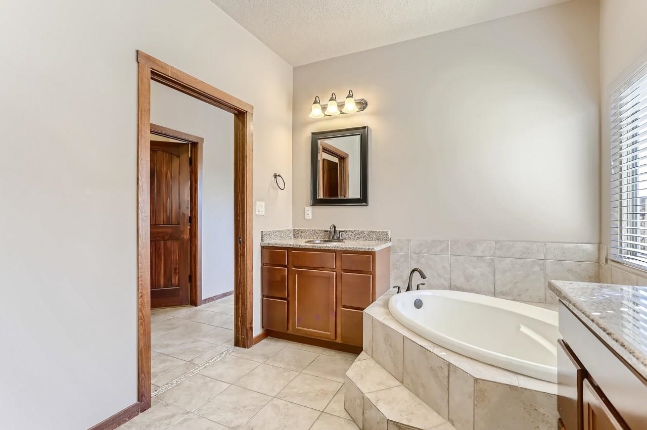 70 La Pradera, Santa Fe, New Mexico 87508, 3 Bedrooms Bedrooms, ,2 BathroomsBathrooms,Residential,For Sale,70 La Pradera,202104415