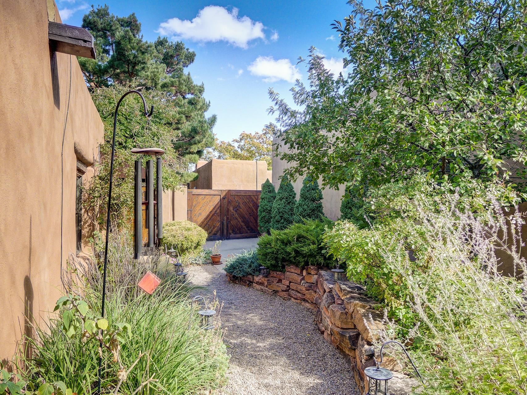 985 Agua Fria 111, Santa Fe, New Mexico 87501, 2 Bedrooms Bedrooms, ,1 BathroomBathrooms,Residential,For Sale,985 Agua Fria 111,202104673