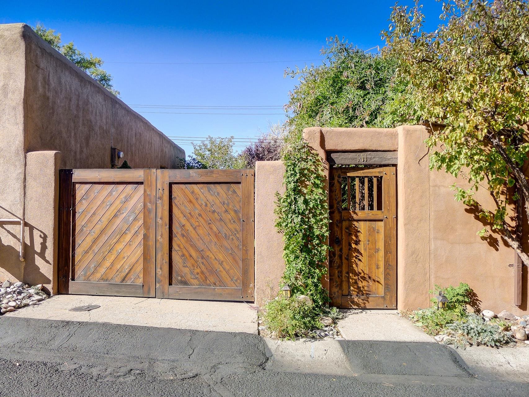 985 Agua Fria 111, Santa Fe, New Mexico 87501, 2 Bedrooms Bedrooms, ,1 BathroomBathrooms,Residential,For Sale,985 Agua Fria 111,202104673
