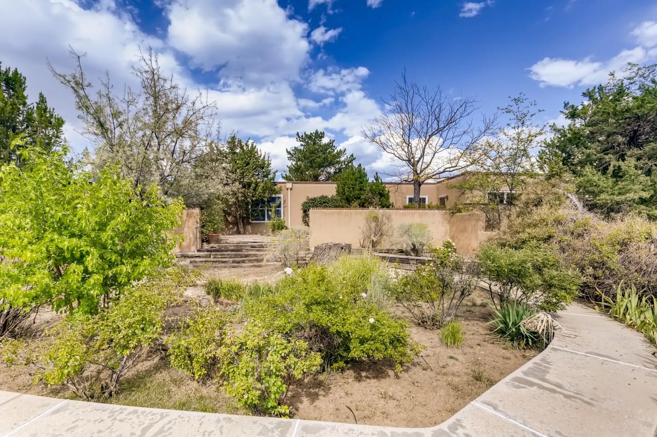 101 Calle Royale, Santa Fe, New Mexico 87505, 4 Bedrooms Bedrooms, ,2 BathroomsBathrooms,Residential,For Sale,101 Calle Royale,202104259