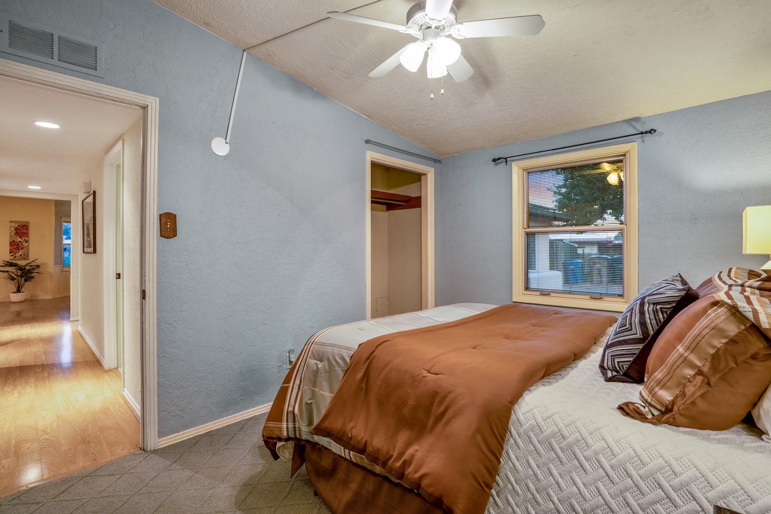 125 ARAGON, White Rock, New Mexico 87547, 4 Bedrooms Bedrooms, ,2 BathroomsBathrooms,Residential,For Sale,125 ARAGON,202104693