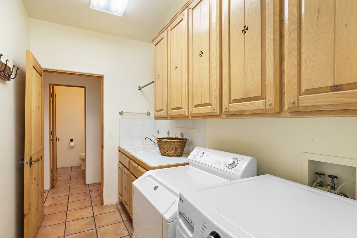 2 Camino Anastacio, Santa Fe, New Mexico 87508, 3 Bedrooms Bedrooms, ,3 BathroomsBathrooms,Residential,For Sale,2 Camino Anastacio,202202285