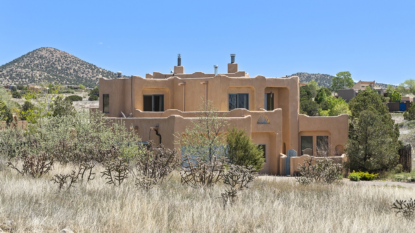 5 Sombra Ct, Santa Fe, New Mexico 87508, 4 Bedrooms Bedrooms, ,3 BathroomsBathrooms,Residential,For Sale,5 Sombra Ct,202338021