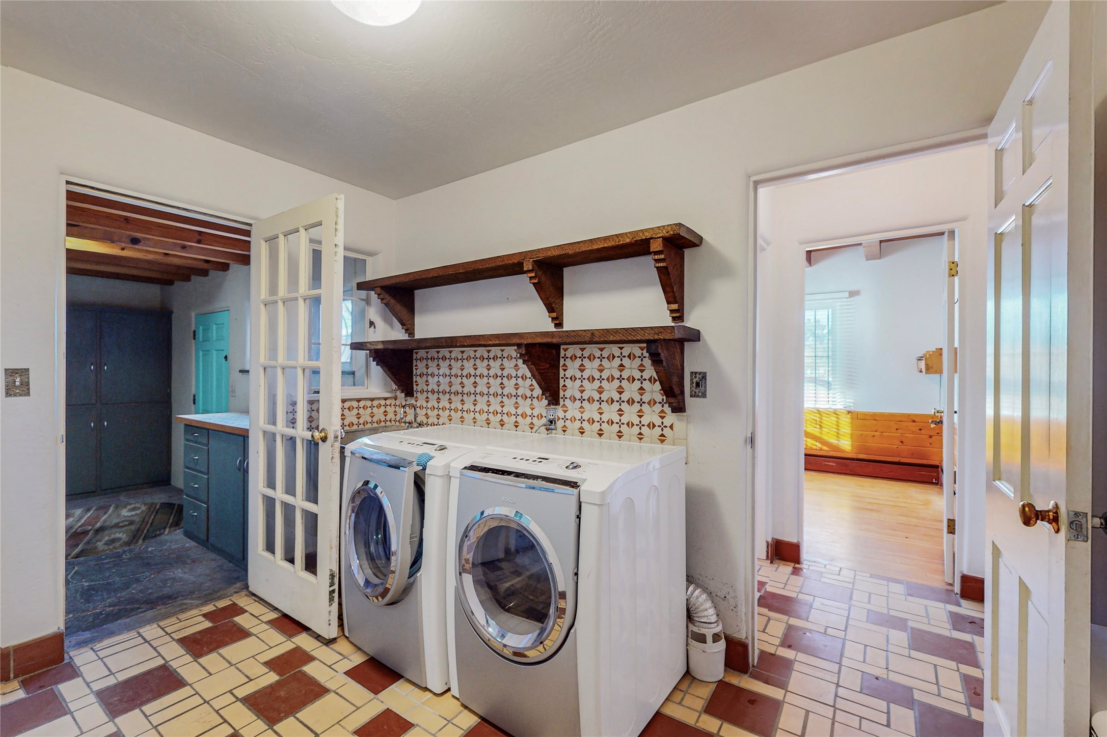 Large laundry room off the mud room.