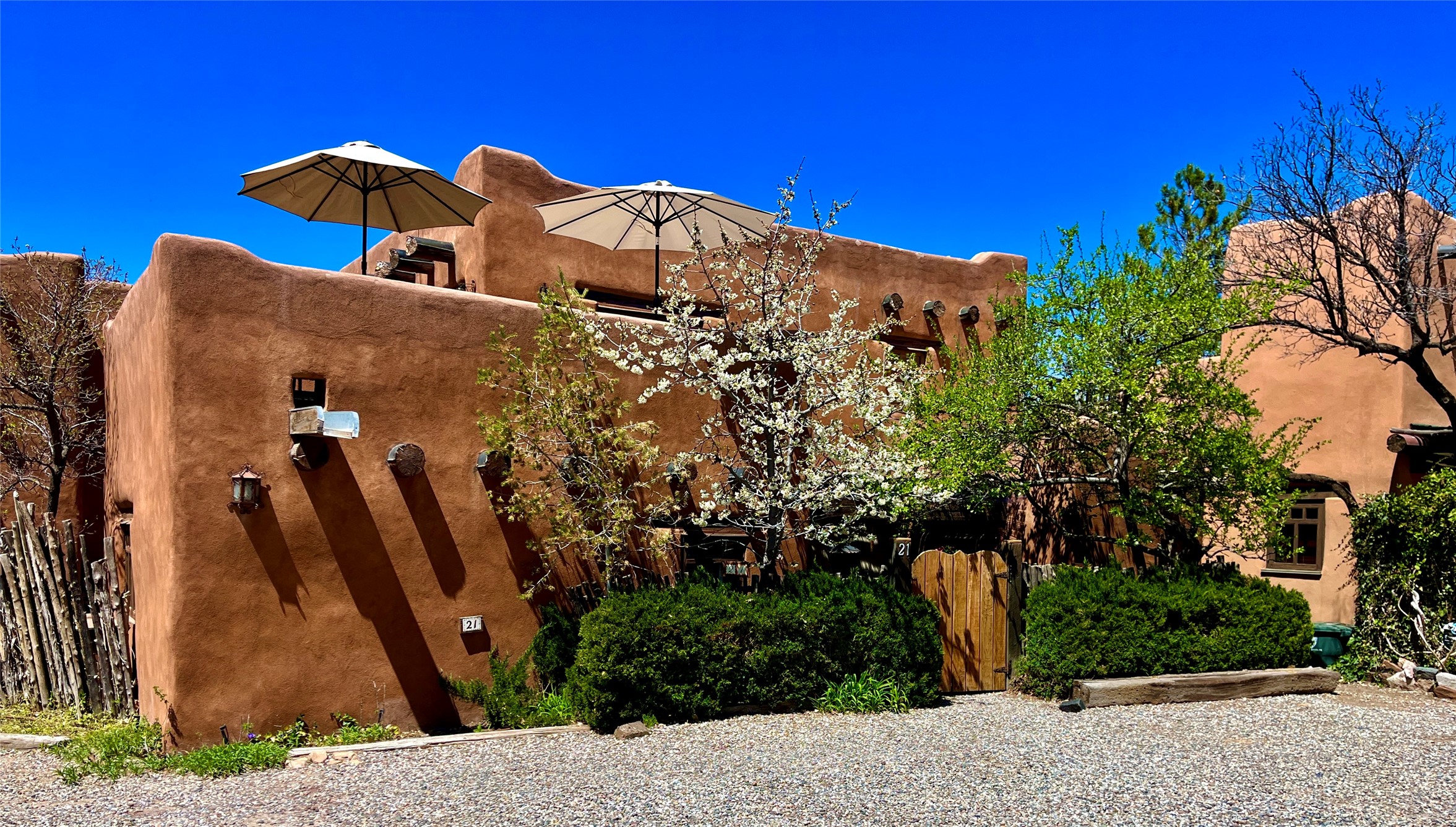 815 E Palace Avenue 21, Santa Fe, New Mexico 87501, 2 Bedrooms Bedrooms, ,2 BathroomsBathrooms,Residential,For Sale,815 E Palace Avenue 21,202400431