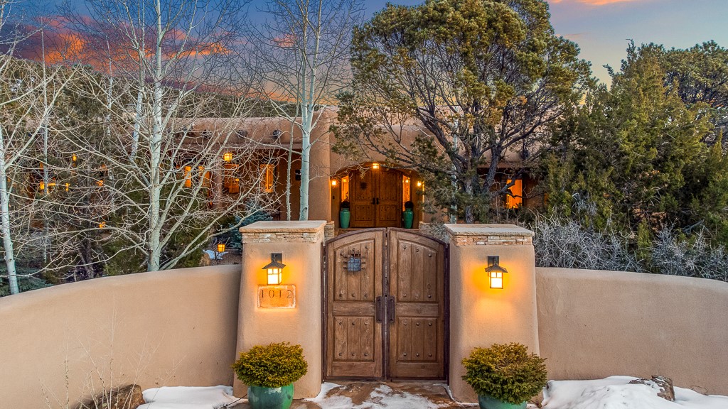 1012 Monte Serena, Santa Fe, New Mexico 87501, 4 Bedrooms Bedrooms, ,5 BathroomsBathrooms,Residential,For Sale,1012 Monte Serena,202400531