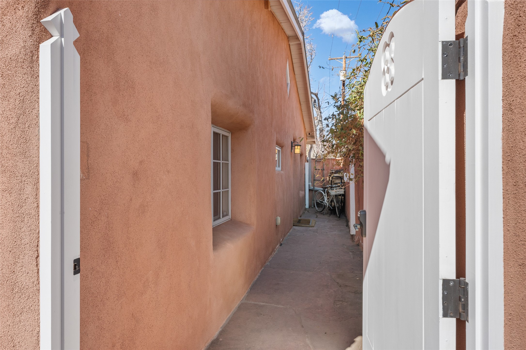 864 E Palace Avenue, Santa Fe, New Mexico 87501, 2 Bedrooms Bedrooms, ,2 BathroomsBathrooms,Residential,For Sale,864 E Palace Avenue,202400106