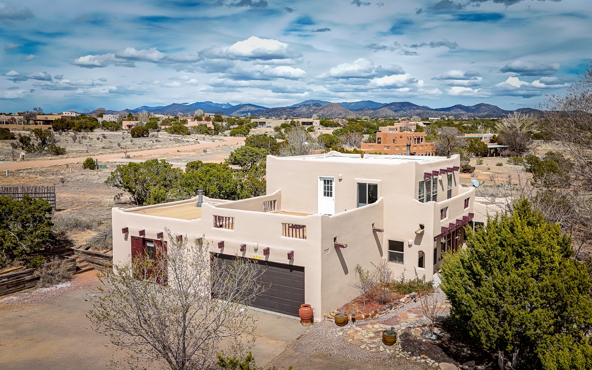 7 Casa Del Oro Ln, Santa Fe, New Mexico 87508, 4 Bedrooms Bedrooms, ,3 BathroomsBathrooms,Residential,For Sale,7 Casa Del Oro Ln,202401293