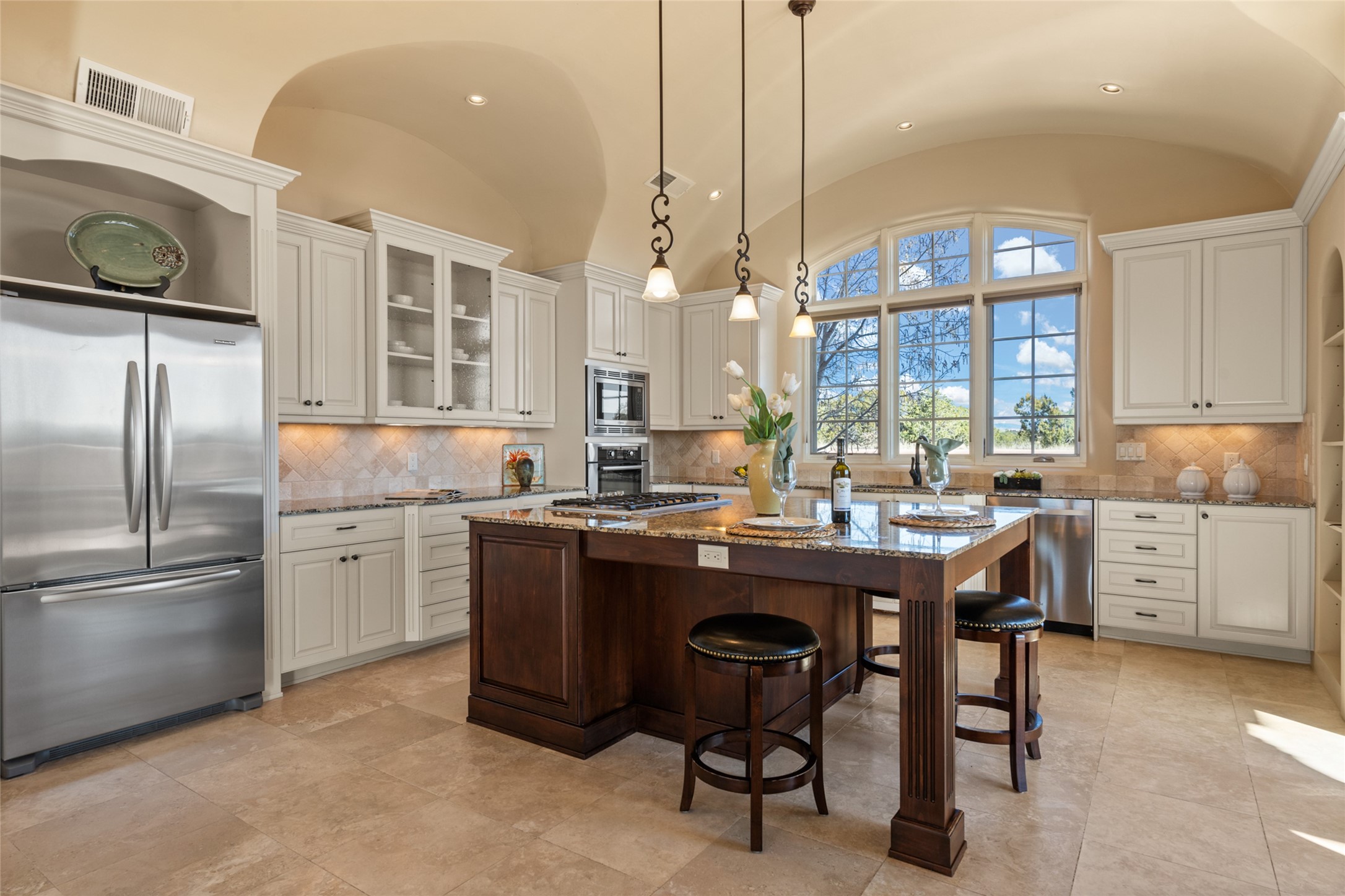 Spacious Kitchen area for Cooking and Entertaining