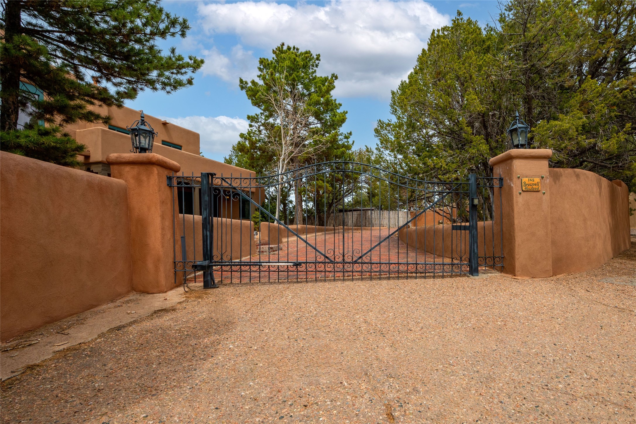 145 Brownell Howland, Santa Fe, New Mexico 87501, 4 Bedrooms Bedrooms, ,4 BathroomsBathrooms,Residential,For Sale,145 Brownell Howland,202401318