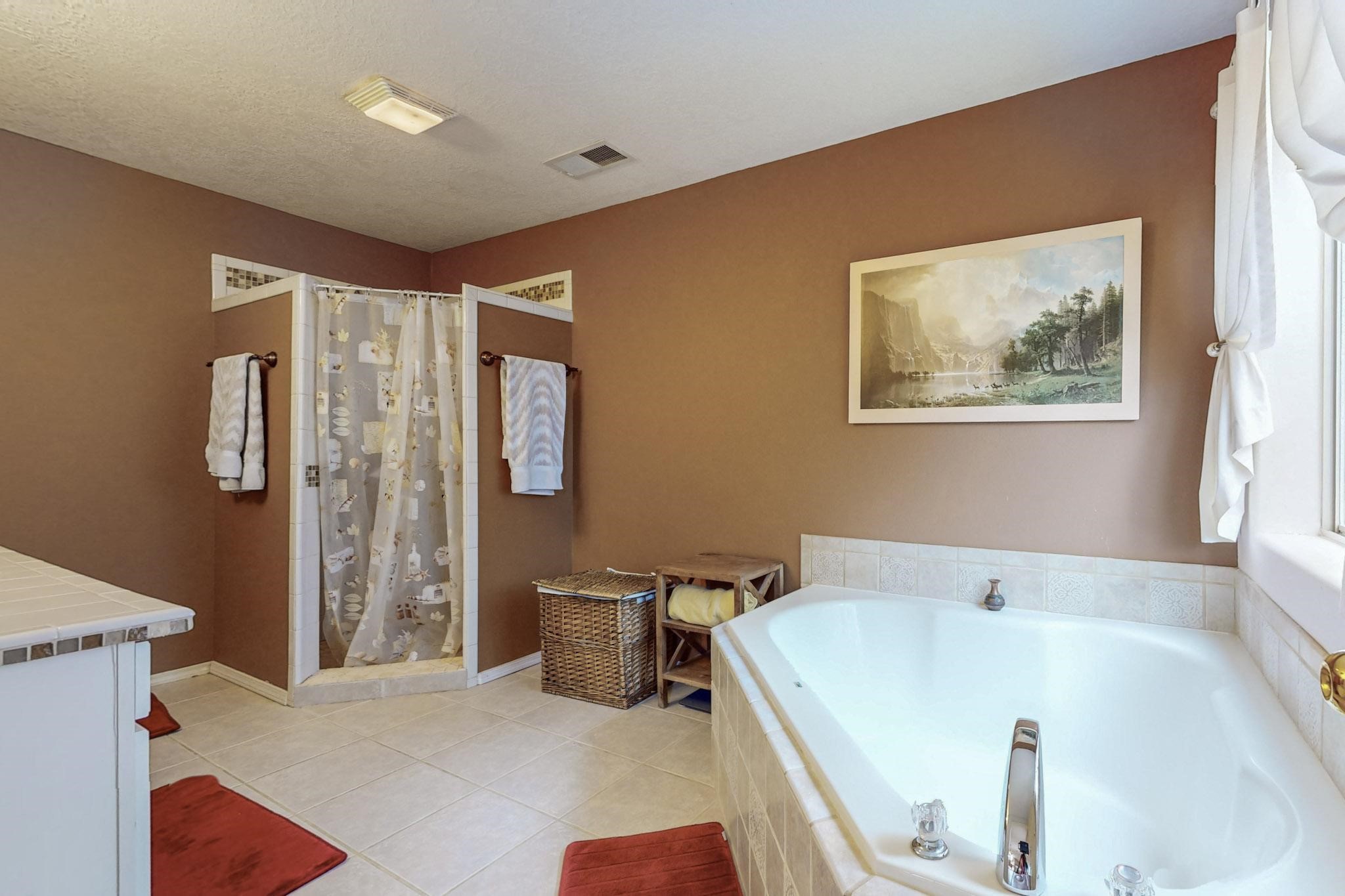 74 Cielo De Oro, Santa Fe, New Mexico 87508, 3 Bedrooms Bedrooms, ,2 BathroomsBathrooms,Residential,For Sale,74 Cielo De Oro,202401336