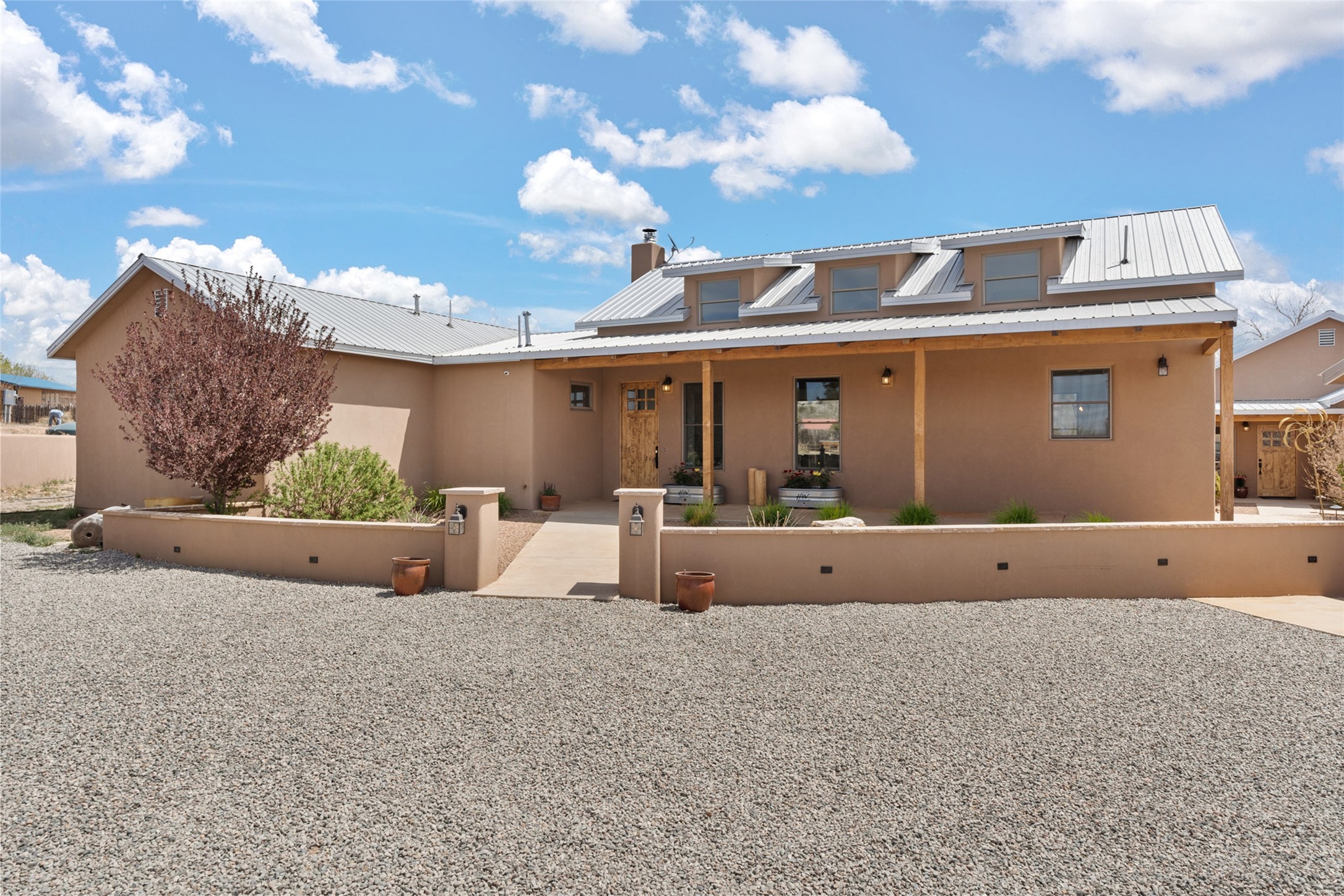 4A Arroyo Negro, Santa Fe, New Mexico 87506, 3 Bedrooms Bedrooms, ,4 BathroomsBathrooms,Residential,For Sale,4A Arroyo Negro,202401323