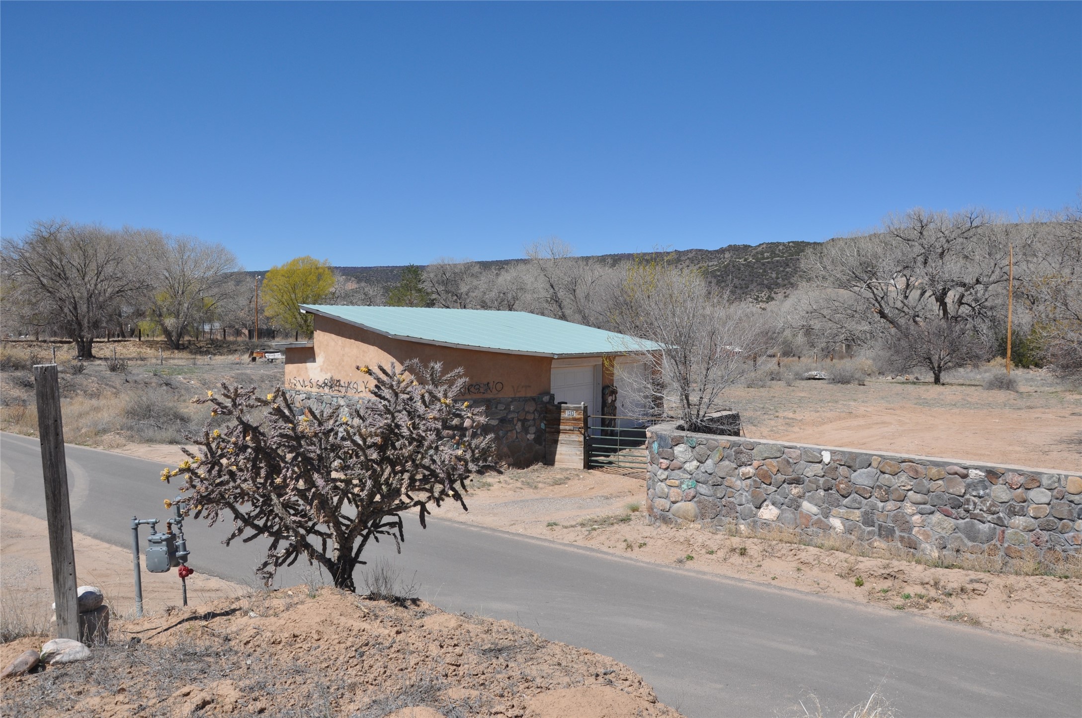543 County Rd 41, Alcalde, New Mexico 87511, 2 Bedrooms Bedrooms, ,1 BathroomBathrooms,Residential,For Sale,543 County Rd 41,202401449