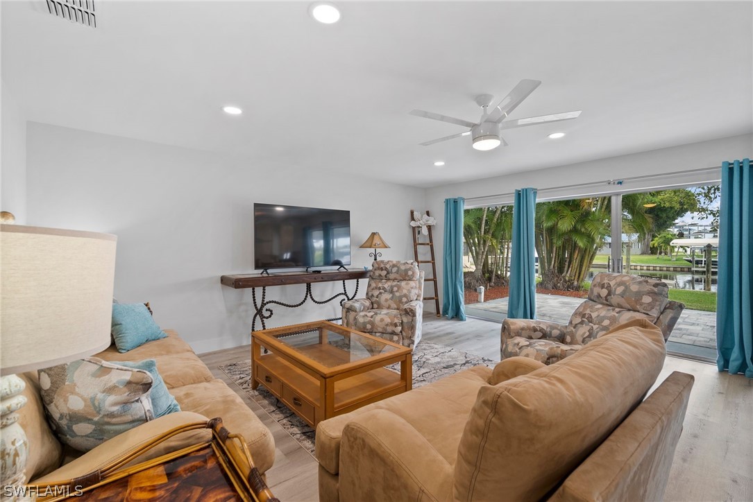 125 Montrose Drive, Fort Myers, Florida, 33919, United States, 3 Bedrooms Bedrooms, ,2 BathroomsBathrooms,Residential,For Sale,125 Montrose Drive,1490180