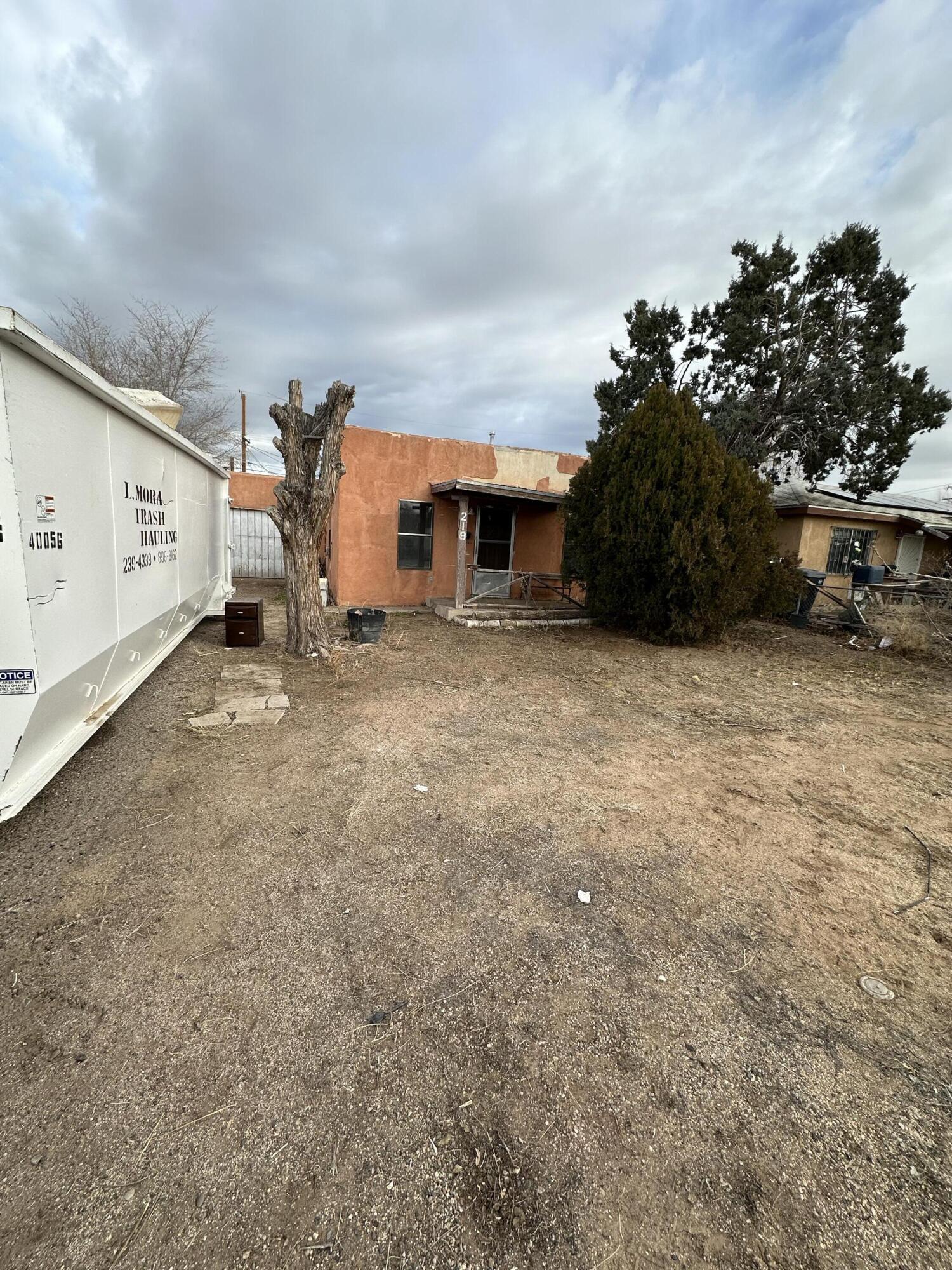 2-bedroom, 1-bathroom fixer-upper with great potential! Solid structure, spacious layout, and a large yard offer endless possibilities. Ideal for investors or DIY enthusiasts looking to create a charming home. Cash/ Seller financing only.