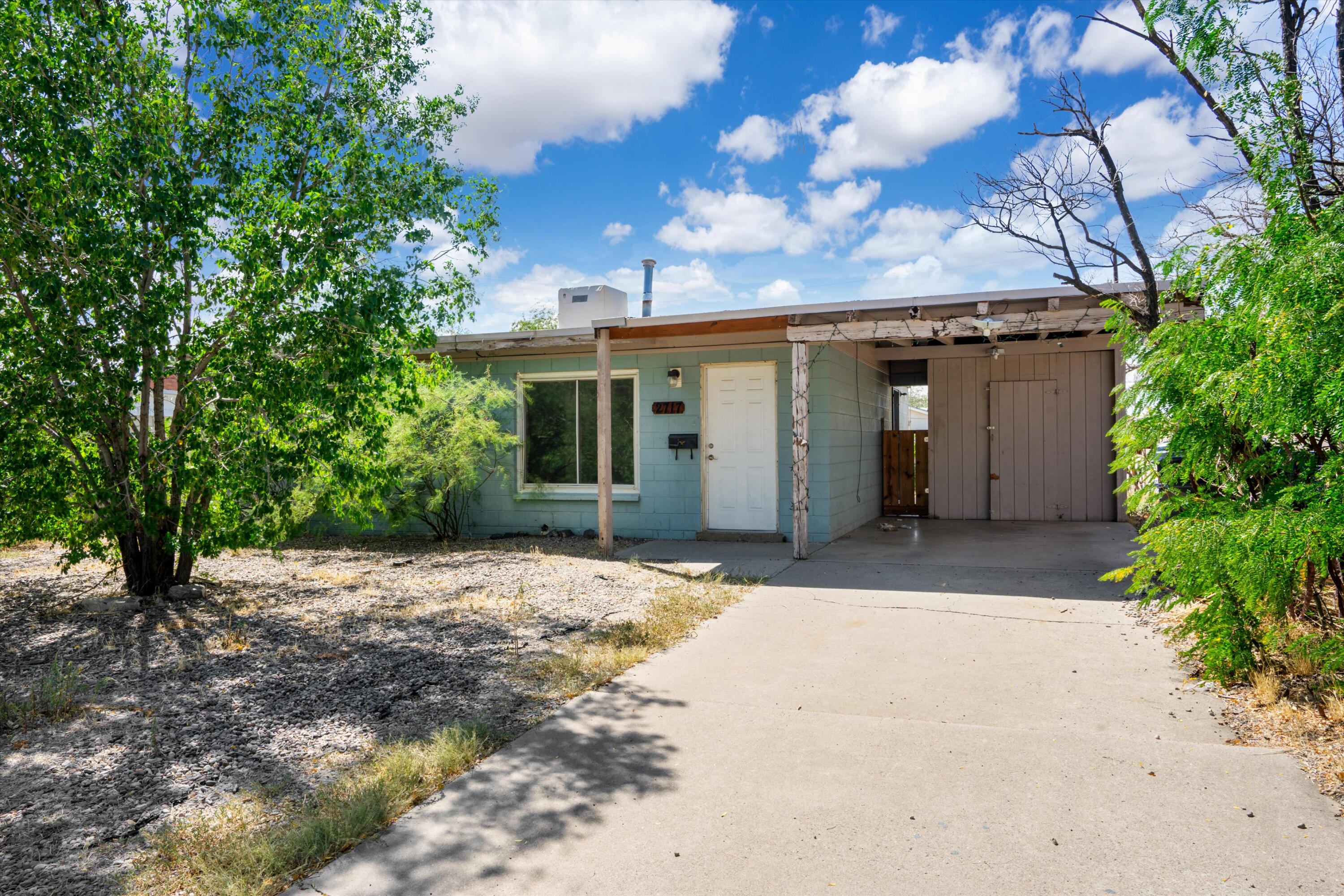 You don't want to miss this one! Hard to find well priced home in an established Uptown neighborhood. Requires a little bit of TLC and we have included that in the price. Home is very close to restaurants and much more!!