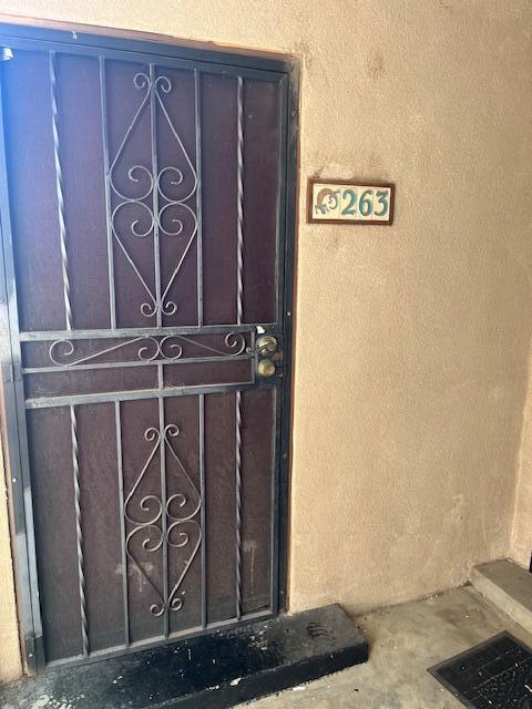 Nice little gated condo that is located by the Sunport, Kirtland Air Force Base, Sandia Labs and the UNM stadiums, The Pit, and Isotopes  Park. Easy access to I25 and walking distance to Puerto Del Sol Golf Course.  This 1 bedroom 1 bath condo features a comfortable spacious living room and nice dining area that opens into a nice kitchen with a gas stove and refrigerator.  It has a nice sized bedroom with a nice walk in closet. Shared grassed yard with picnic table, community pool and community laundry facility.  It offers convenient parking and easy access to the unit.