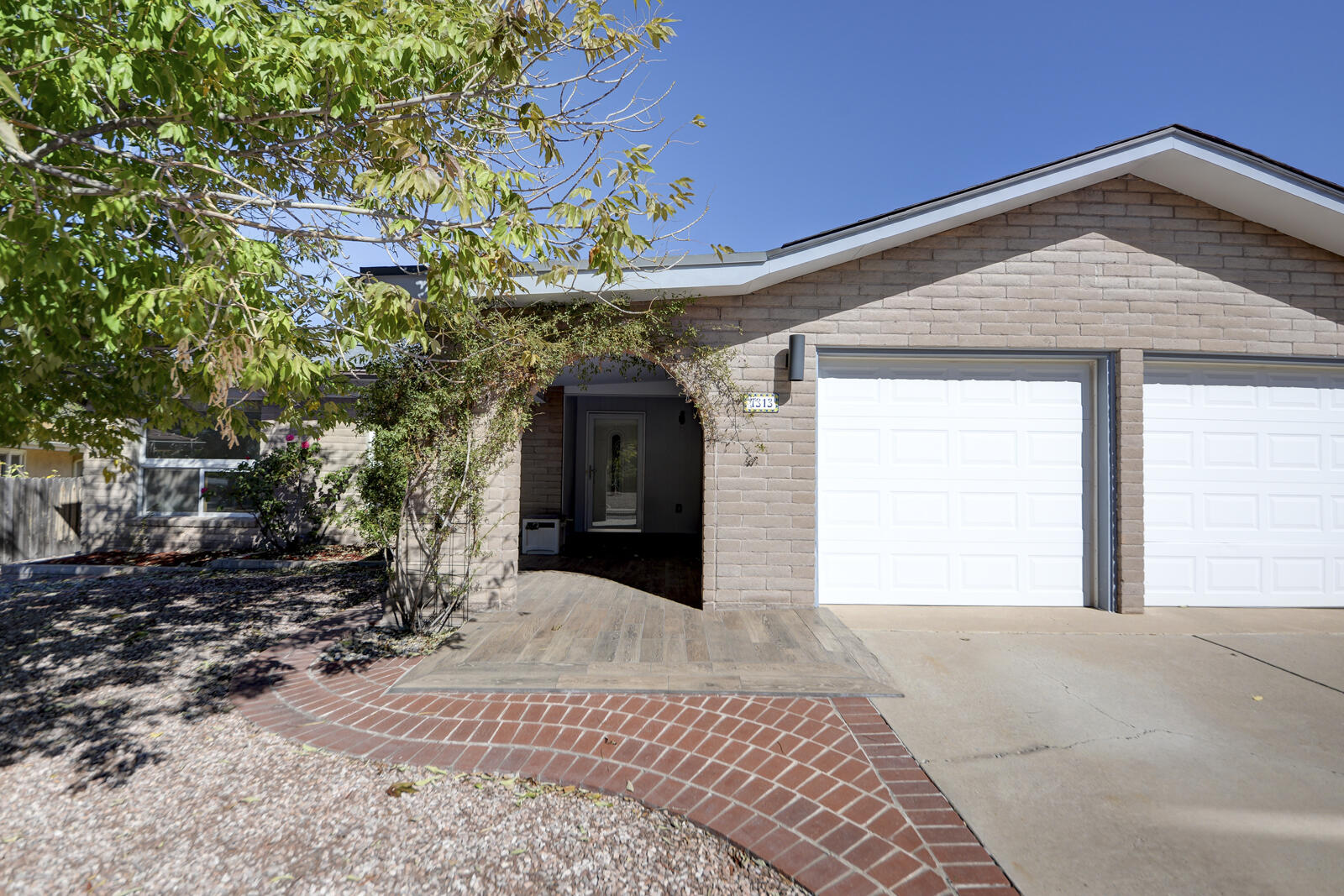 A beautifully maintained home in a quiet neighborhood in the far northeast heights - just 2 blocks to Heritage Hills Park. Two living areas, open updated kitchen, large private landscaped backyard with covered patio and fruit trees, refrigerated air, newer roof, 200 amp electrical service- this is a gem!