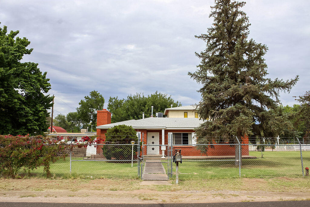 2701 CHAPULIN Road SW Albuquerque, NM 87105