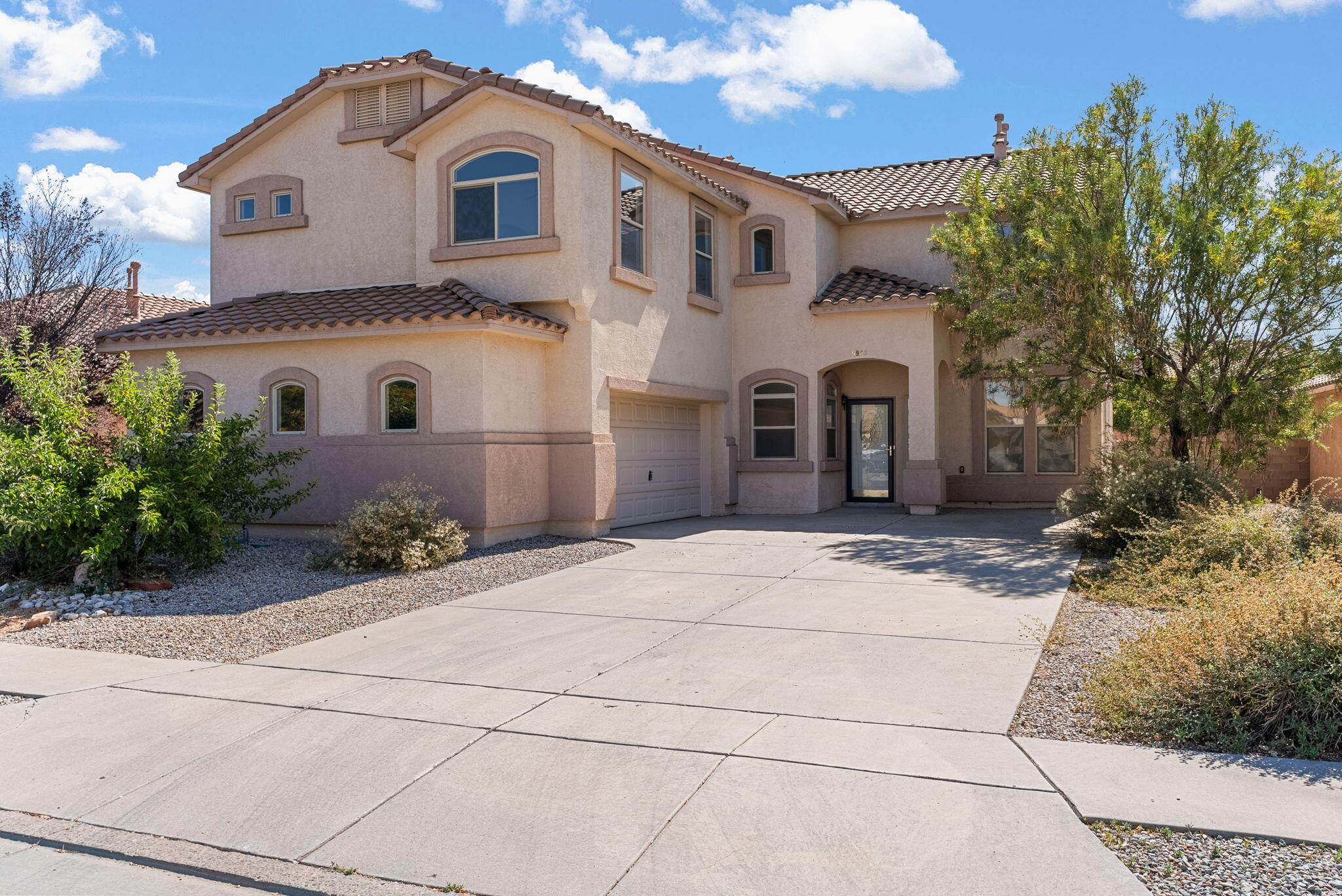 This fantastic property has so much space with room for everybody! The new flooring on the main floor adds a modern touch throughout, complemented by freshly painted interior for a bright & welcoming atmosphere. The open kitchen with island boasts a new Dishwasher, new built-in Oven, new Cooktop and new Microwave, providing both style and functionality for home-cooked meals and entertaining guests. The open layout ensures a seamless flow from one area to another. High ceiling living room leads into a brick laid covered patio. Come see it today!