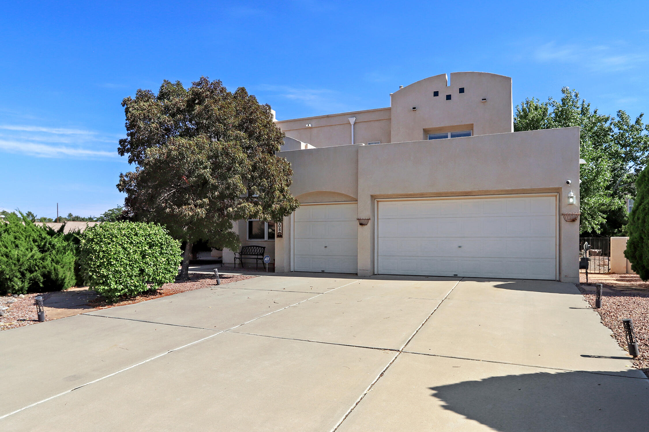 Come discover this Gorgeous Sivage home with a great floorplan in the desirable Seven Bar North neighborhood! Enter to find bright open spaces to include a lovely formal living area, dining room and a big Family Room with Soaring Ceilings, clerestory windows &  cozy fireplace! The cooks kitchen opens to the family room, boasts stainless appliances, island with cooktop, tons of counterspace and a sunny kitchen nook! This beauty offers 2 primary suites! Retreat to the main level suite with a spa like bathroom, garden tub, dual sinks and 2 walk in closets! Upstairs you will find the 2nd primary suite, 2 bedrooms with jack n jill bath and a 5th bedroom or den with a private balcony! Other features include an oversized 3 car garage, huge backyard & mountain views all in a desirable location!!