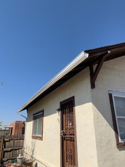 Nice starter home that has very easy access to I-25, Presbyterian Hospital and UNM.This house features 2 bedrooms and 1 bath.Hard wood floors in most rooms, this house and property has a lot of potential.  1 car oversized detached garage.