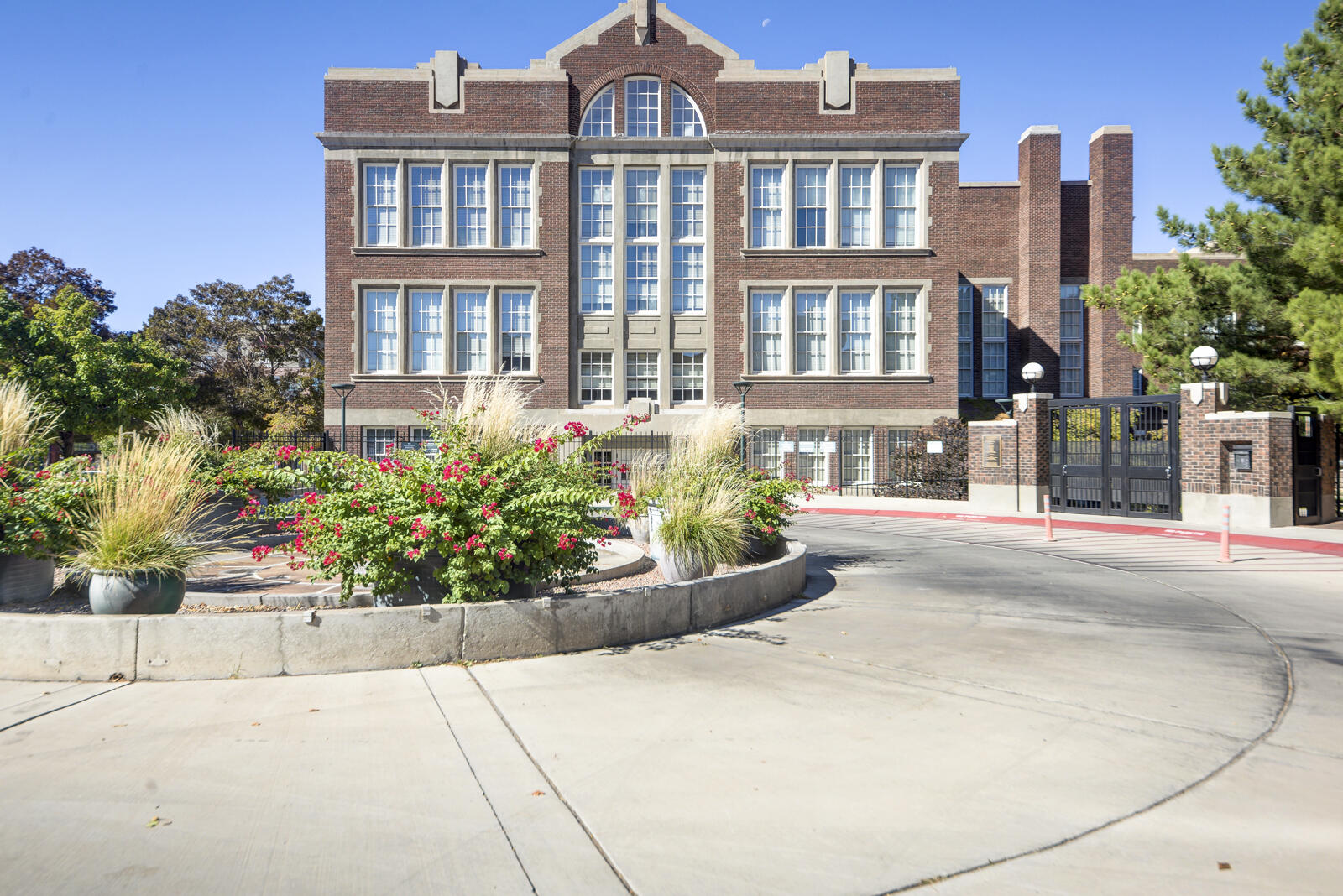 Desirable light filled top floor loft in the Historic Albuquerque HS Main Building. This south facing  former Chemistry Lab home with airy interior features original wood floors, 9' wooden windows, voluminous 14' ceilings, New Ikea Style Island kitchen & original chalkboard - WOW! Perfect location for professionals, students, or those desiring a vibrant Urban Lifestyle. Beautifully landscaped courtyard features fountains, seating and grill is a serene retreat & compelling reason for loving the AHS Lifestyle. Remodeled bath, in unit w/d connections, elevator, laundry w/ exercise facility, 2 meeting rooms  all create an atmosphere to relax, work & play in. Access Railrunner, ART, Yummy Restaurants, UNM, Downtown+Secured Parking in City Owned Garage. BONUS 110sf Sleeping-Storage Upper Loft