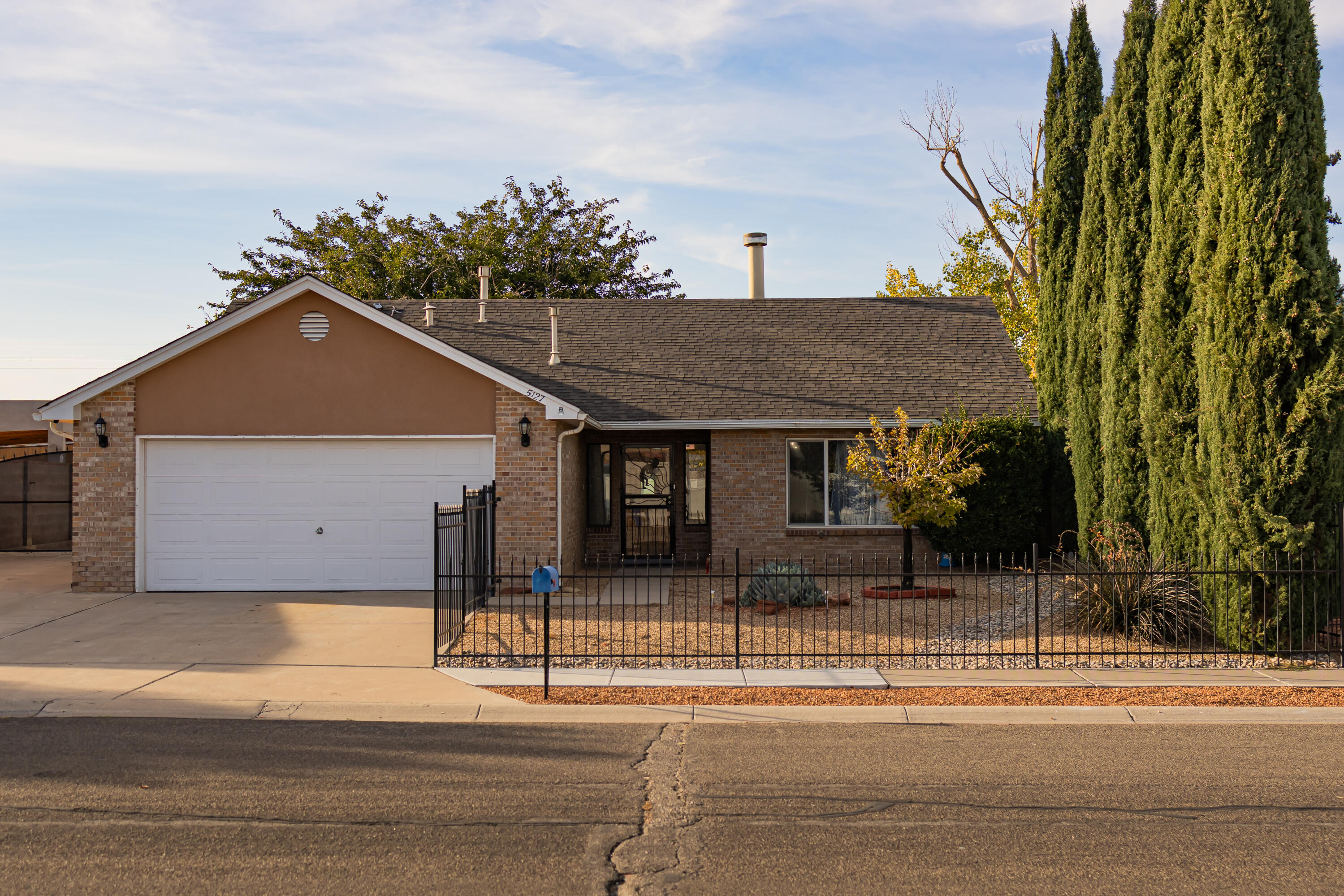 Discover this beautiful home featuring an oversized lot with backyard access and side yard space for RV or boat parking. The open-concept design with high vaulted ceilings includes 3 bedrooms and 2 bathrooms. Recent updates include fresh paint, vinyl flooring, a newer water heater, & updated refrigerated air. The roof is under 10 years old, and the transferable leased solar adds energy efficiency