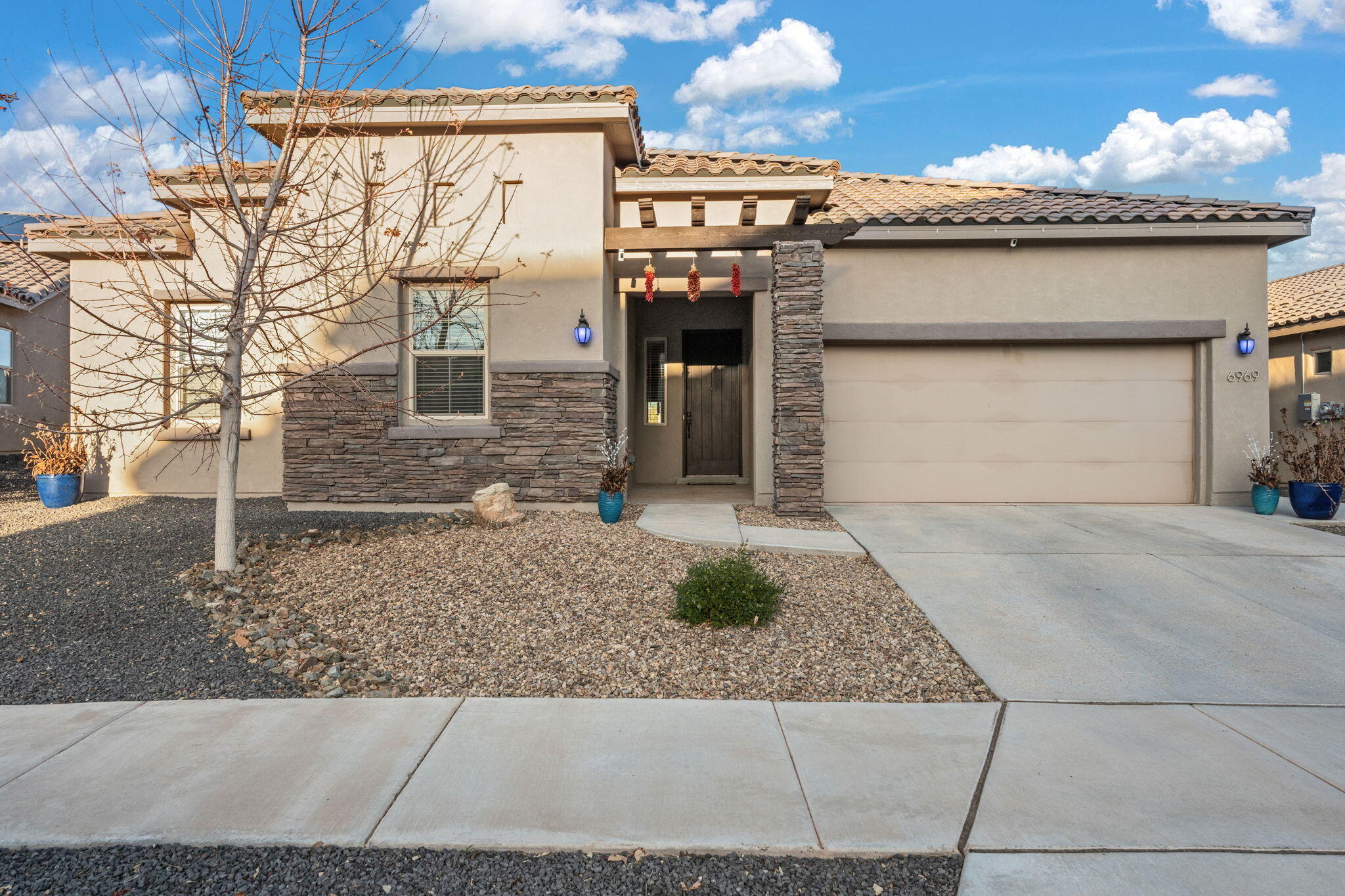 Luxurious Hakes Brothers home situated in the popular Lomas Encantadas community of Rio Rancho. Home features 2,752sf with 5 bedrooms, 2.5 bathrooms and a 3 car tandem garage. Great living space with upgraded floors, gas fireplace and a recessed ceiling lined with wood beams. Chefs kitchen with espresso cabinetry, granite countertops, built-in oven/microwave, gas cooktop, range hood, pantry and large island with seating. Beautiful owners suite with private bath. Bath hosts dual sinks, an oversized vanity, large walk-in shower with dual shower heads and walk-in closet. 4 additional guest rooms! Amazing fully walled backyard with unparallelled mountain views and a covered patio! Close proximity to 528 & I-25. restaurants, shopping and Breweries.