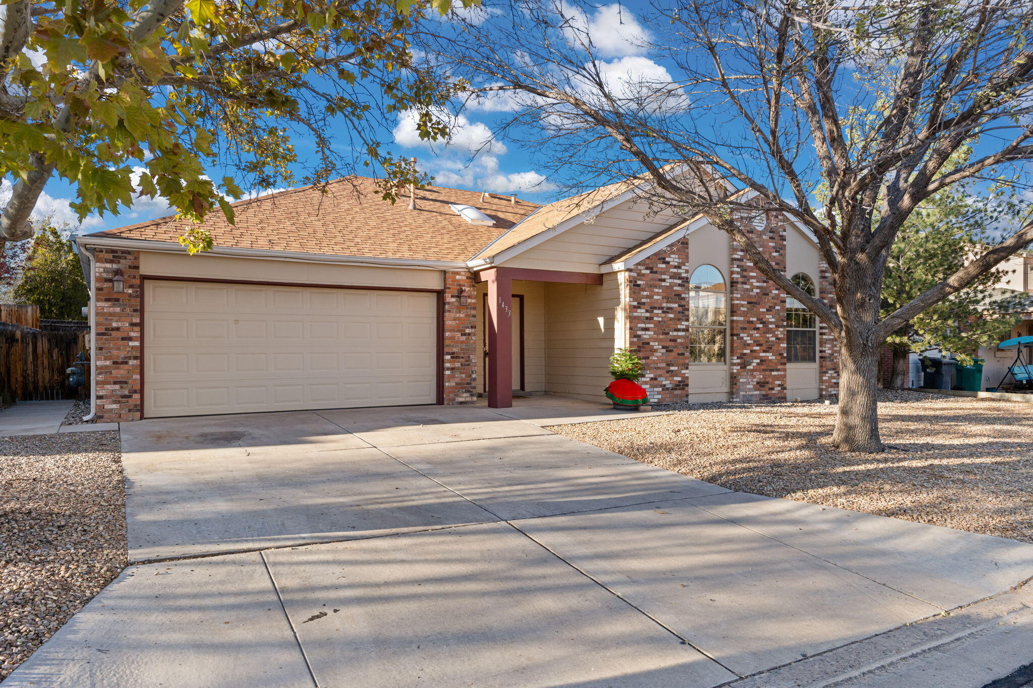 Open House Sat 11/16 10am-12pm and Sun 11/17 1-3pm.  This charming Rio Rancho home, located in the desirable North Hills, is ready for its new owner! Featuring four bedrooms with vaulted ceilings in two of the bedrooms all with new carpet and tile flooring throughout, the open-concept living area flows seamlessly into the kitchen and dining room. Home has been well-cared for and awaiting the owners new vision. Relax on the cozy covered patio, ideal for unwinding after a long day. Conveniently located with easy access to Unser Blvd, nearby open space, and close proximity to UNM Sandoval Regional Medical Center. Don't miss your chance--schedule a private showing today!