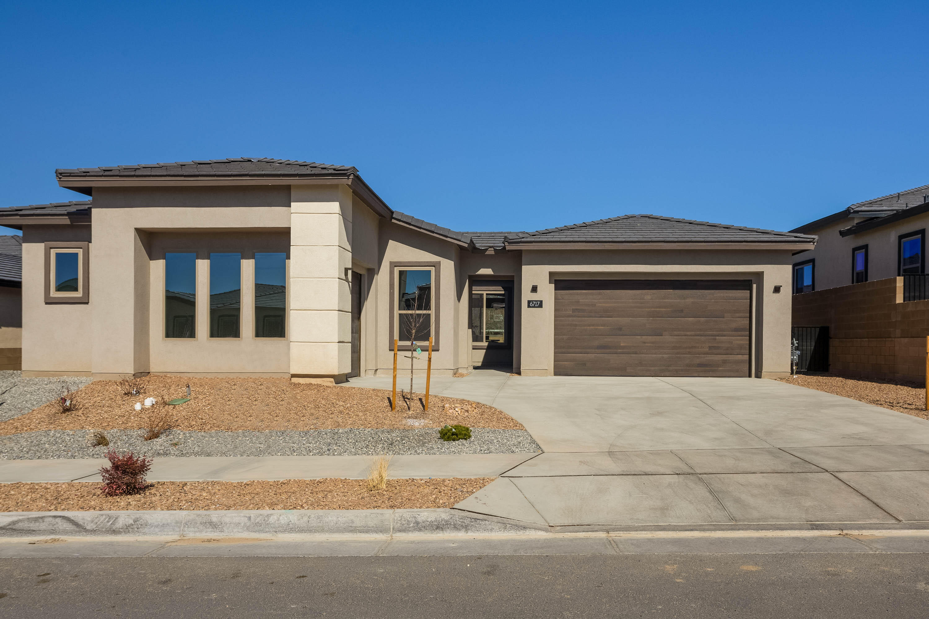 Ready now! This brand new, never-lived-in Pulte home features the Catalina floorplan. Enjoy a private courtyard entry, skip trowel paint, and bow windows in the cafe and owner's bedroom. The Gathering Room includes a Multi-Panel Sliding Glass Door and a fireplace. The chef's kitchen boasts maple cabinets in cotton, Black Mist Granite countertops, and a KitchenAid pro range appliance package. The owner's bath offers a 6-foot soaking tub, 9-foot spa-like shower, and custom tile surrounds in all bathrooms. A stunning, move-in ready home!