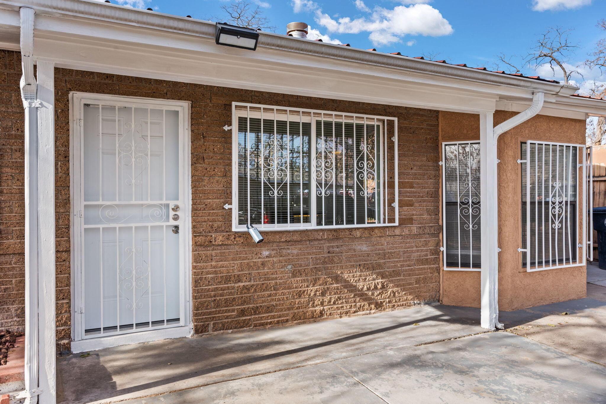 This beautiful home with 3 beds  and 2 baths, you will love the cozy feel of the open space between the kitchen and the dining room and also family room and the fire place.  Enjoy hot top... Move in ready!!!