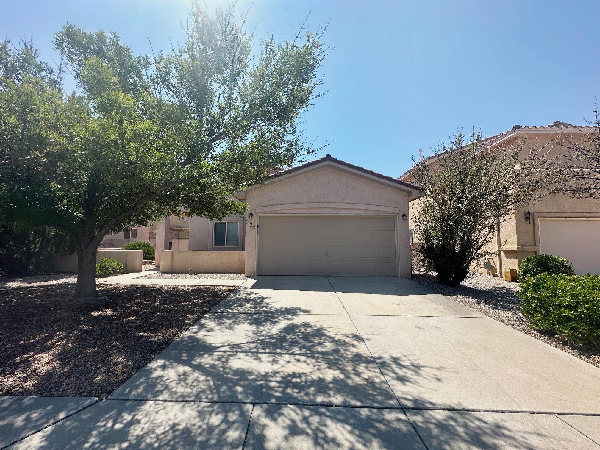 This cute home in the Vista Del Norte neighborhood is move-in ready and offers an open, light filled floor plan and functional layout. New furnace and ac unit. Conveniently located near parks, dining and shopping.