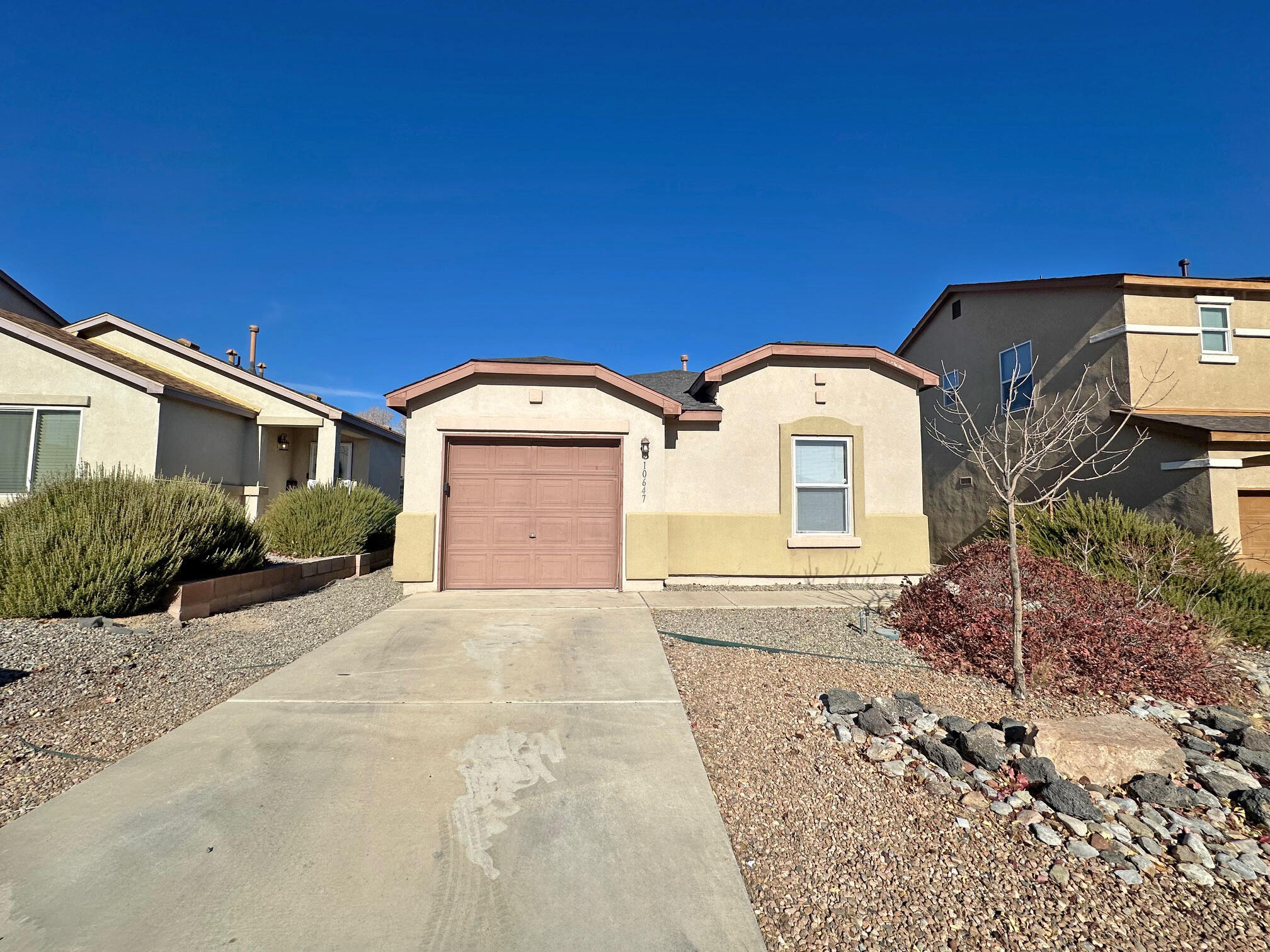 Come see this 3 bedroom, 2 bath home located in the gated Orchards @ Anderson Heights community. The living room is open to the kitchen and dining nook. Good sized, low maintenance backyard. Enjoy the community amenities including a park, playground and pool.