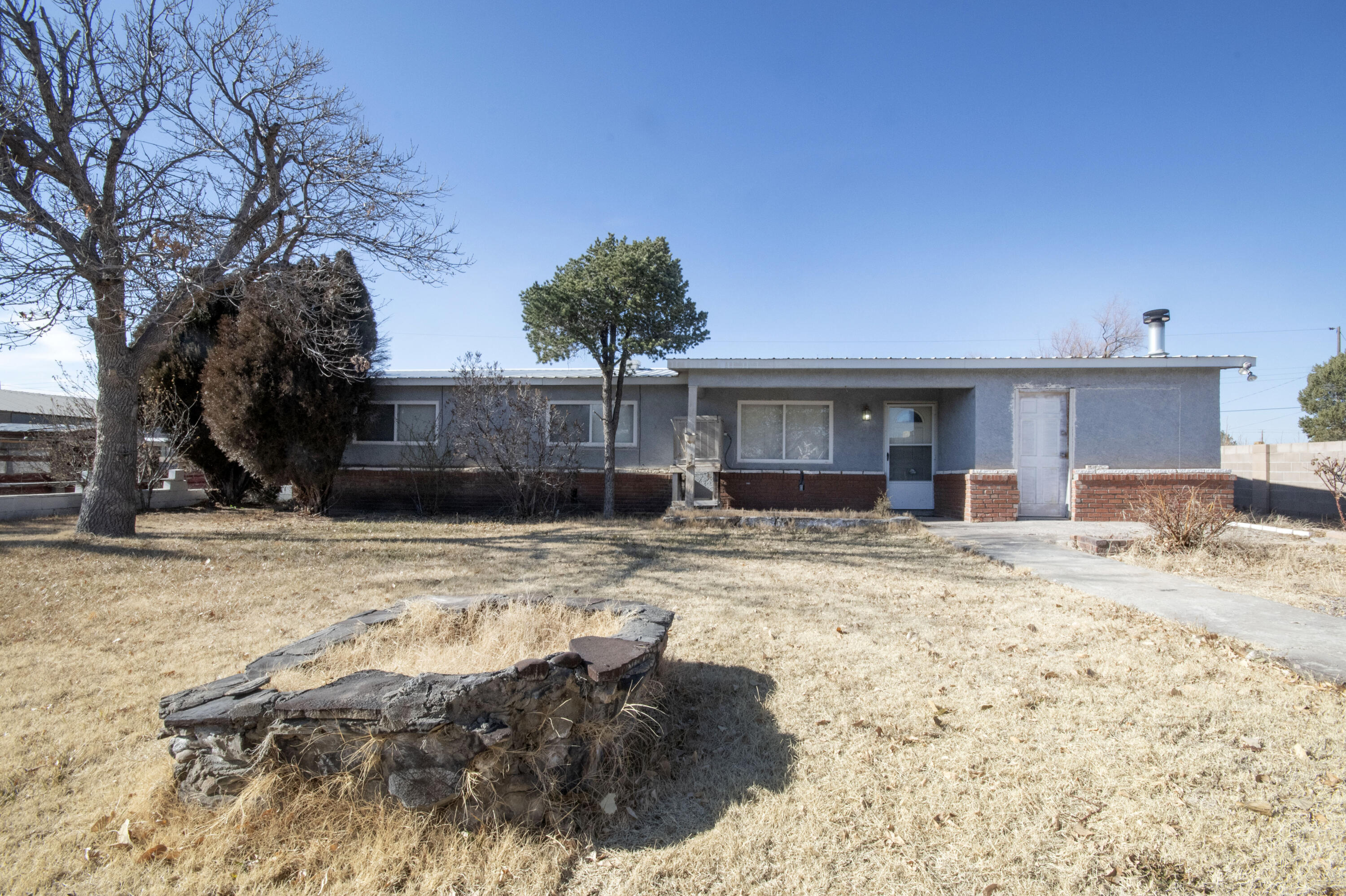 Four bedrooms, 1.5 bathrooms, large living room, large country eat in kitchen, tile in all the wet areas, newer heating, newer metal roof. Large half acre lot with several out buildings, covered patio, irrigation well, back yard and side yard access ready for your toys and or your horse.  Valley living!