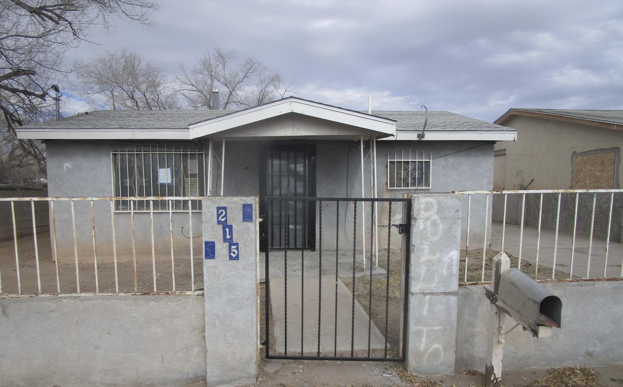 Hidden Gem Alert!Discover this charming single-family home nestled in Albuquerque's desirable San Jose neighborhood. Featuring 2 bedrooms, 1 bathroom, and a spacious 3-car driveway, this property offers convenience and potential. Its prime location puts you close to shopping, dining, schools, and recreational facilities.Important Note: This is a cash-only purchase. No warranties or guarantees are provided, and buyers are strongly encouraged to conduct their own inspections for personal knowledge.Don't miss this opportunity!