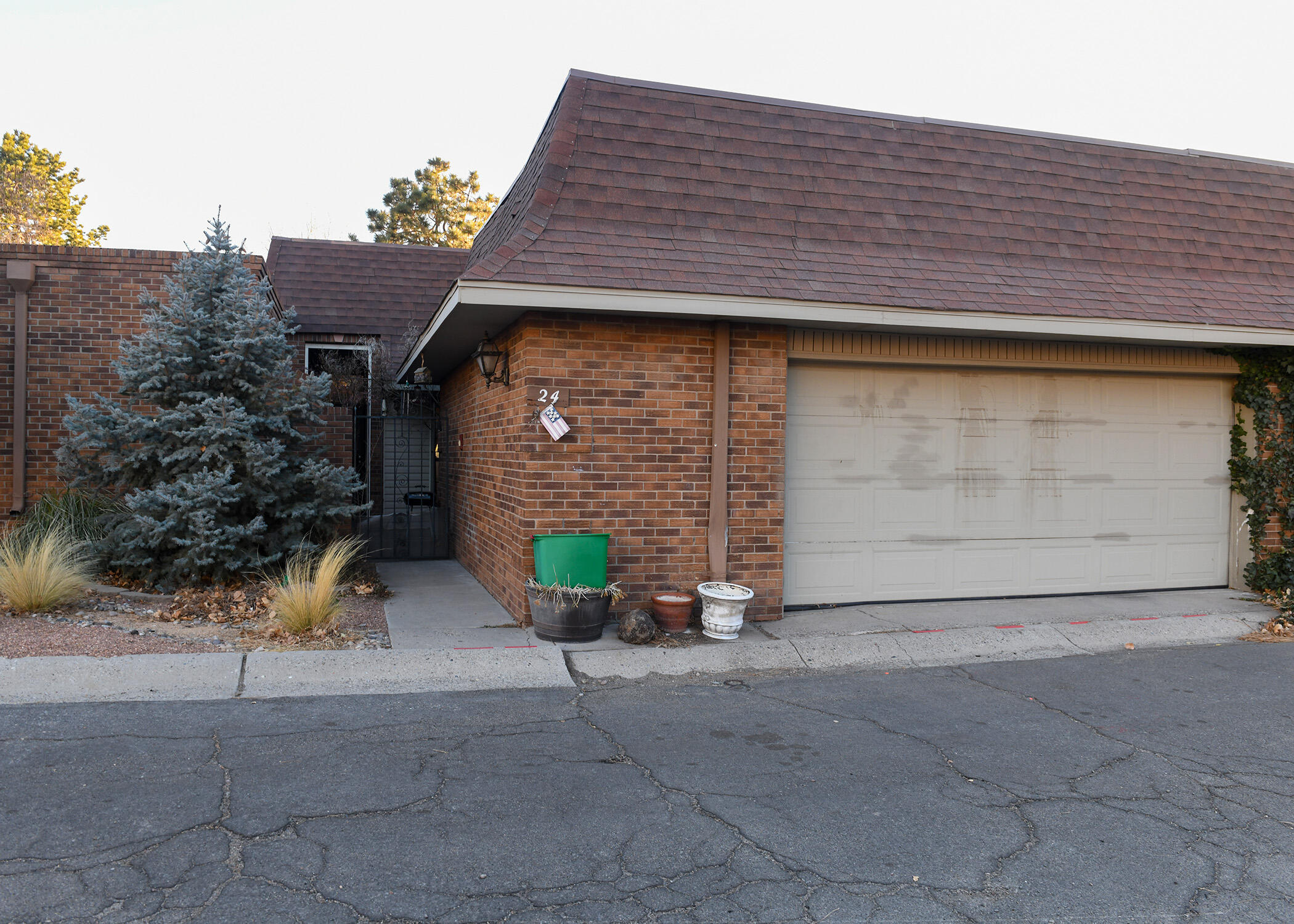 Well priced townhome in the Shores with a new roof.  Home will need some work but a great opportunity for those handy to build some sweat equity!  Great floor-plan offering large rooms & privacy.
