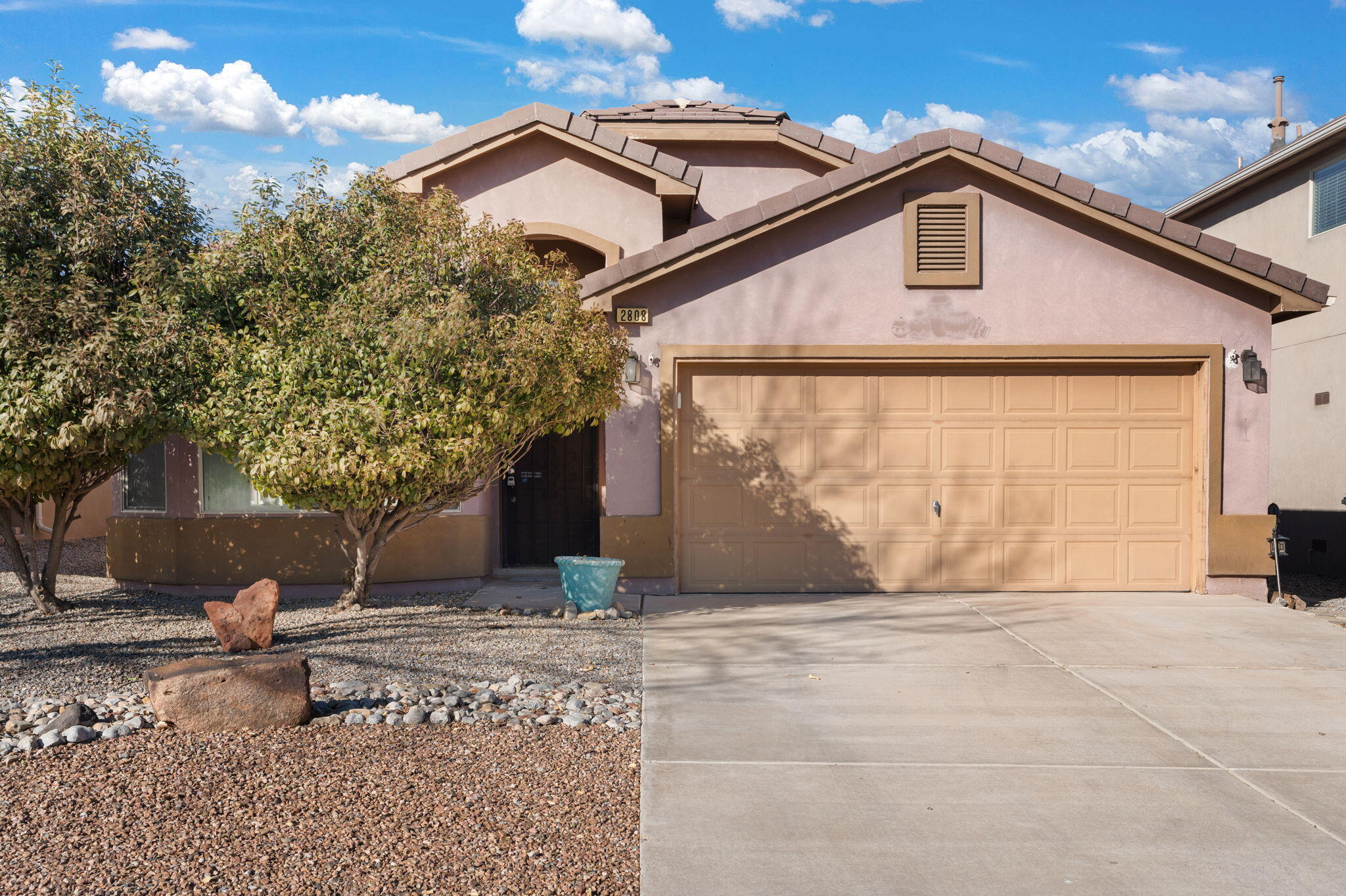 MUST SEE! MOVE IN READY! Four bedroom, 1 & 3/4 bath single story GEM in Toscana at Cabezon.  Open floor plan, FRESHLY CLEANED CARPET, recessed lighting, high ceilings, nichos, &/an abundance of natural light. REFRIDGERATED AIR & ceiling fans throughout.  Kitchen cabinets w/custom pull out racks, granite countertops, tile backsplash, & stainless steel appliances. Living room includes eat in dining room, and an extended front family room.  Fourth bedroom was used as a walk-in closet, and can easily be converted back into a bedroom. Enjoy your own sunroom, backyard shed w/electric, covered patio w/ceiling fan, deck, and serenity sitting area.  This yard is perfect for entertaining! Convenient location for quick commutes to both Rio Rancho & Albuquerque shops, hospitals, & restaurants.