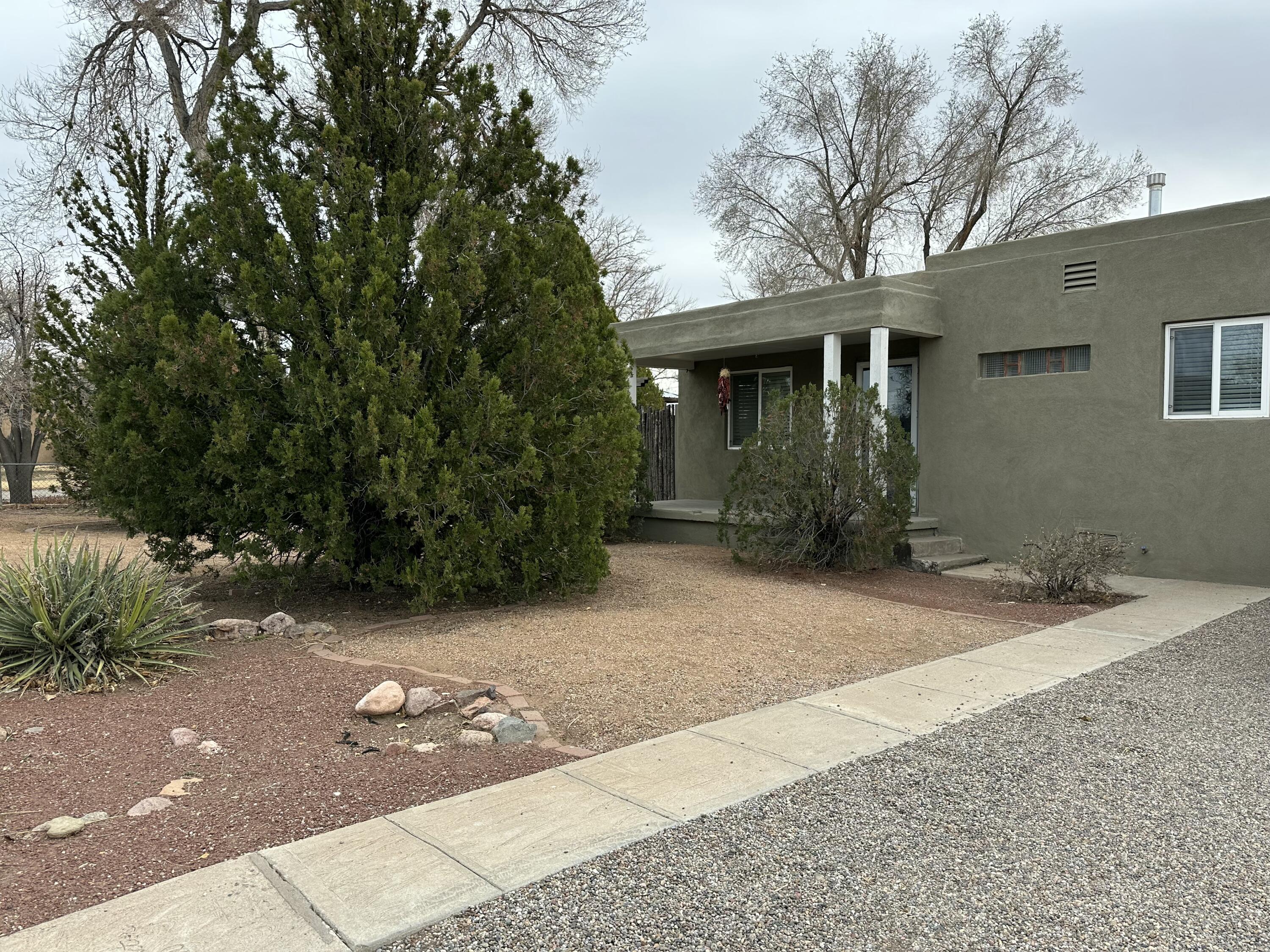 132 Velarde Road NW Albuquerque, NM 87107