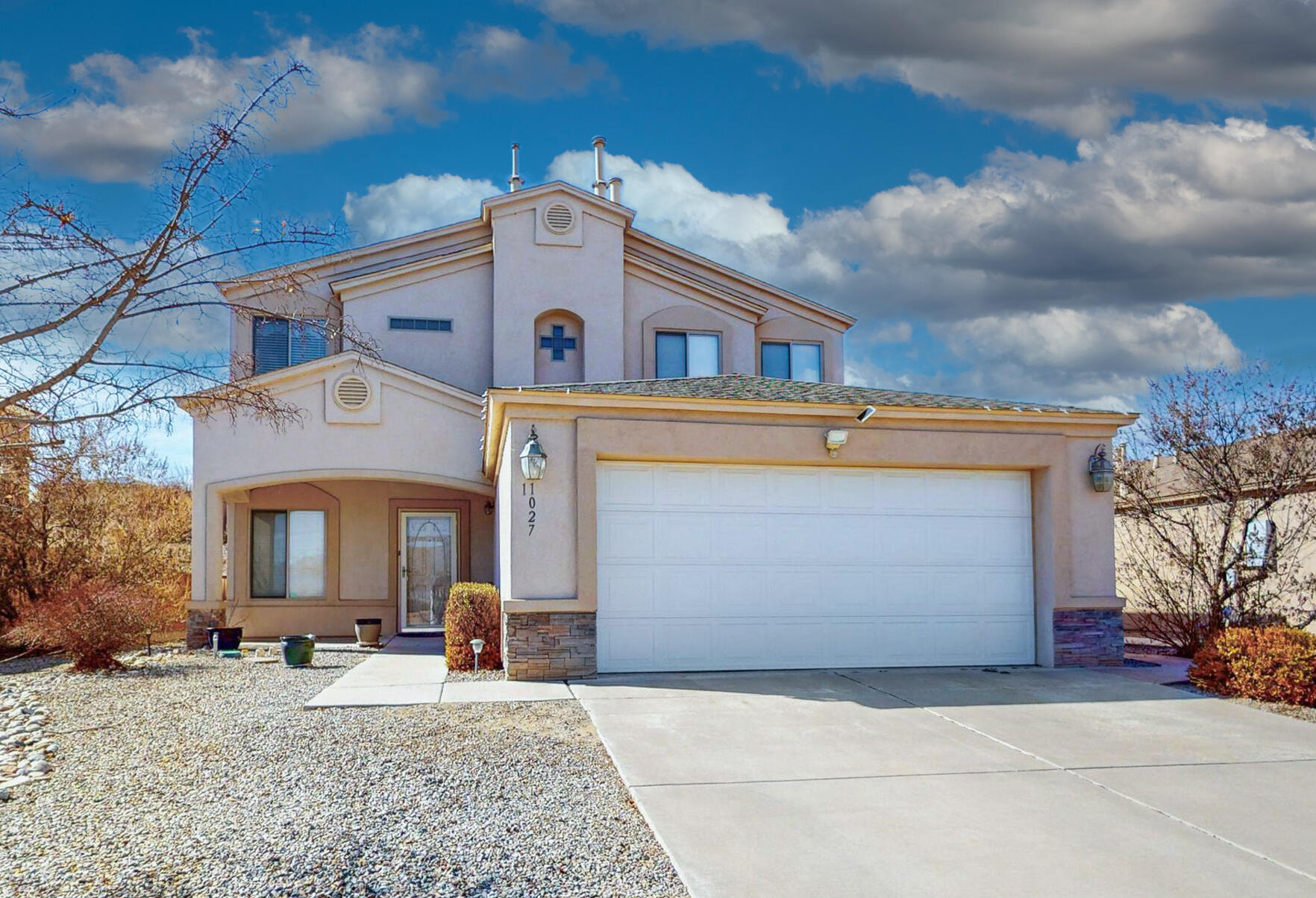 This reimagined Raylee model home has amazing mountain views from the elevated backyard. A generous floor plan unfolds across three distinct living areas, providing an abundance of space for both intimate gatherings & entertaining. Kitchen is a culinary enthusiast's dream, is appointed w/granite counters & stainless steel appliances. Primary suite offers a tranquil sanctuary, anchored by a striking two-way fireplace. The spa-inspired bath is a study in luxury, featuring an oversized soaking tub, dual vanities, and a capacious walk-in closet. Adding to the allure of this exceptional property are the fully owned solar panels, ensuring both environmental consciousness and long-term cost savings, along with the desirable addition of refrigerated air for year-round comfort.