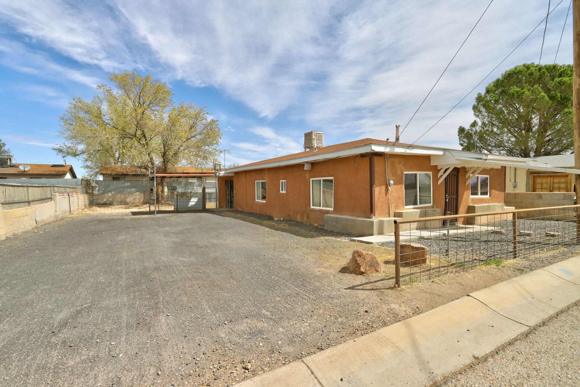 722 VIVIAN Road Belen, NM 87002
