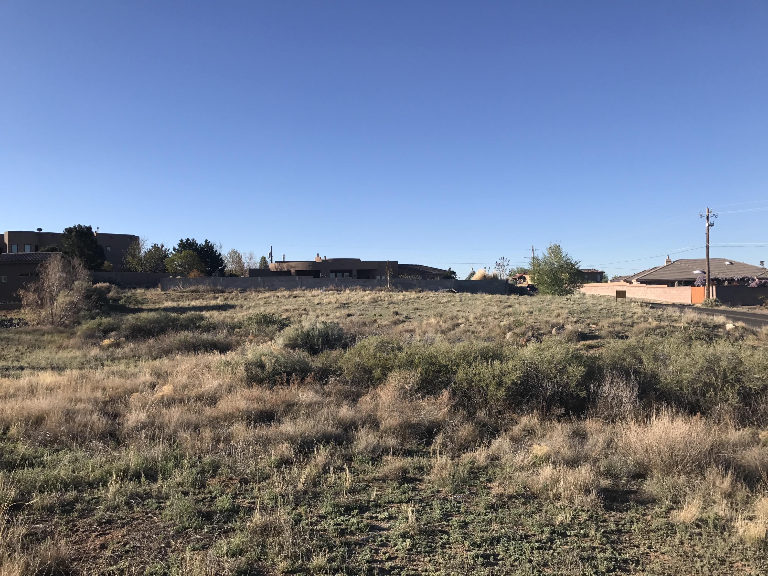 Awesome build site at an awesome price. No flood zone on this property. You can move the 109 CFS to the front or the back. Great view of the Sandia Mountains.