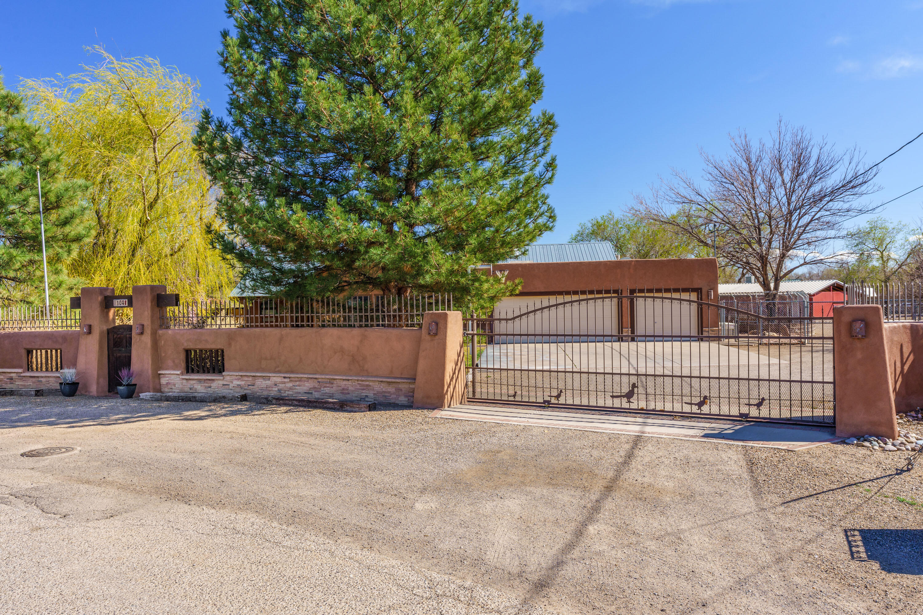 104 SARAH Lane NW Albuquerque, NM 87114