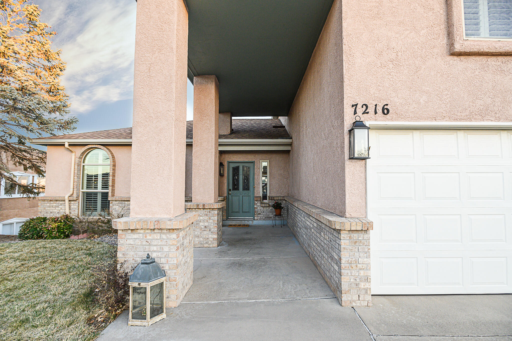 Views, Views, Views! Enjoy your private sunrise over the Sandia Mountains from three tiers of balconies and numerous windows. Watch the breathtaking views come alive after sunset with dazzling city lights. Entertain and relax in your spacious backyard oasis. Keep comfortable inside with newer heating and refrigerated air and water heater. Enjoy the cozy fireplace during cold weather. Entertain and cook from a large kitchen with solid wood cabinetry with convenient pull out drawers and pantry. Relax in your spa-like master bath with dual head shower, garden tub, and double sinks. Large lower level space can be your family recreation room, home office or accessory apartment with mini-split heating/cooling system. Enjoy the peace of a well-groomed neighborhood of custom homes on a cul-de-sac