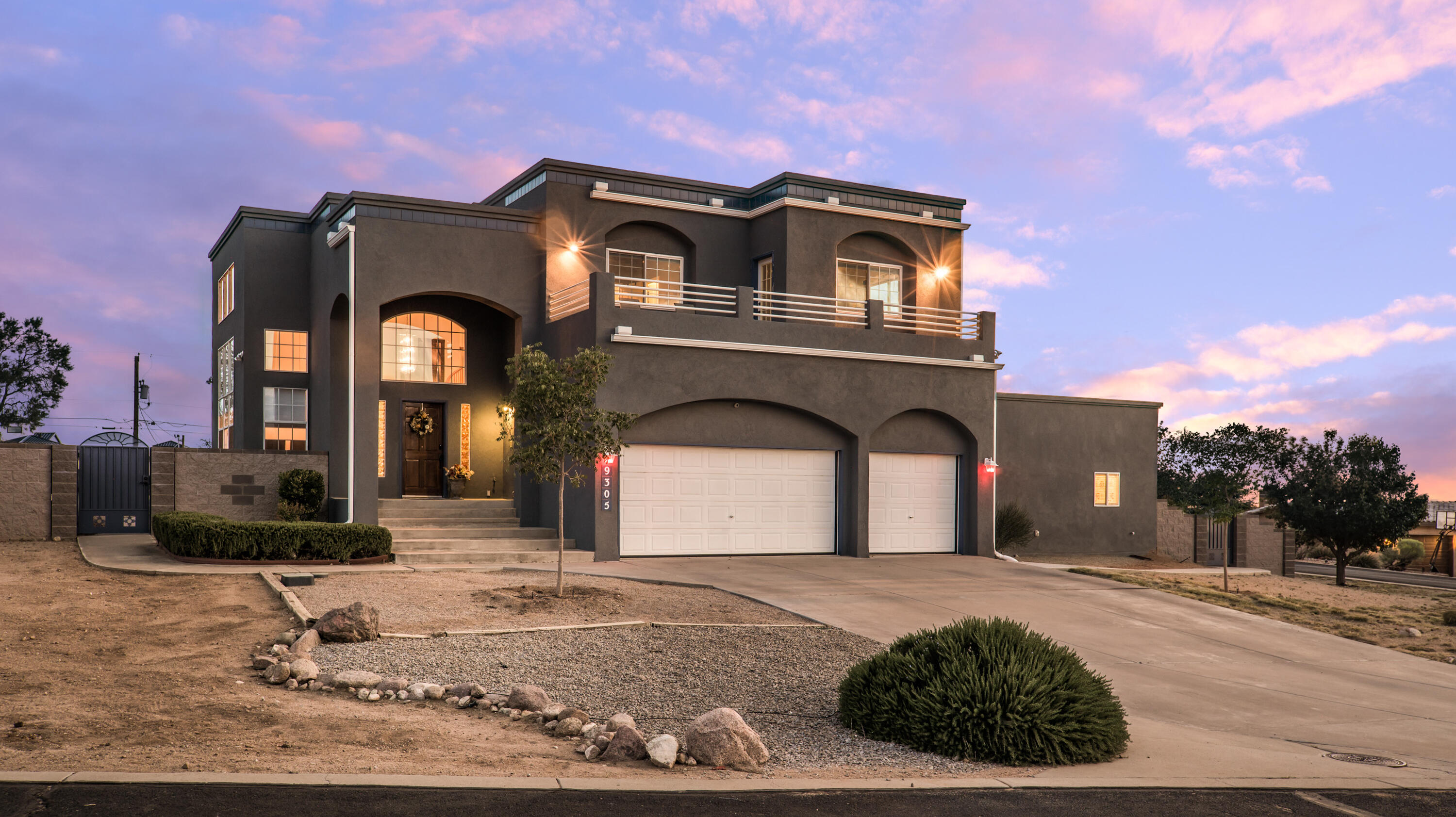 9305 OAKLAND Avenue NE Albuquerque, NM 87122