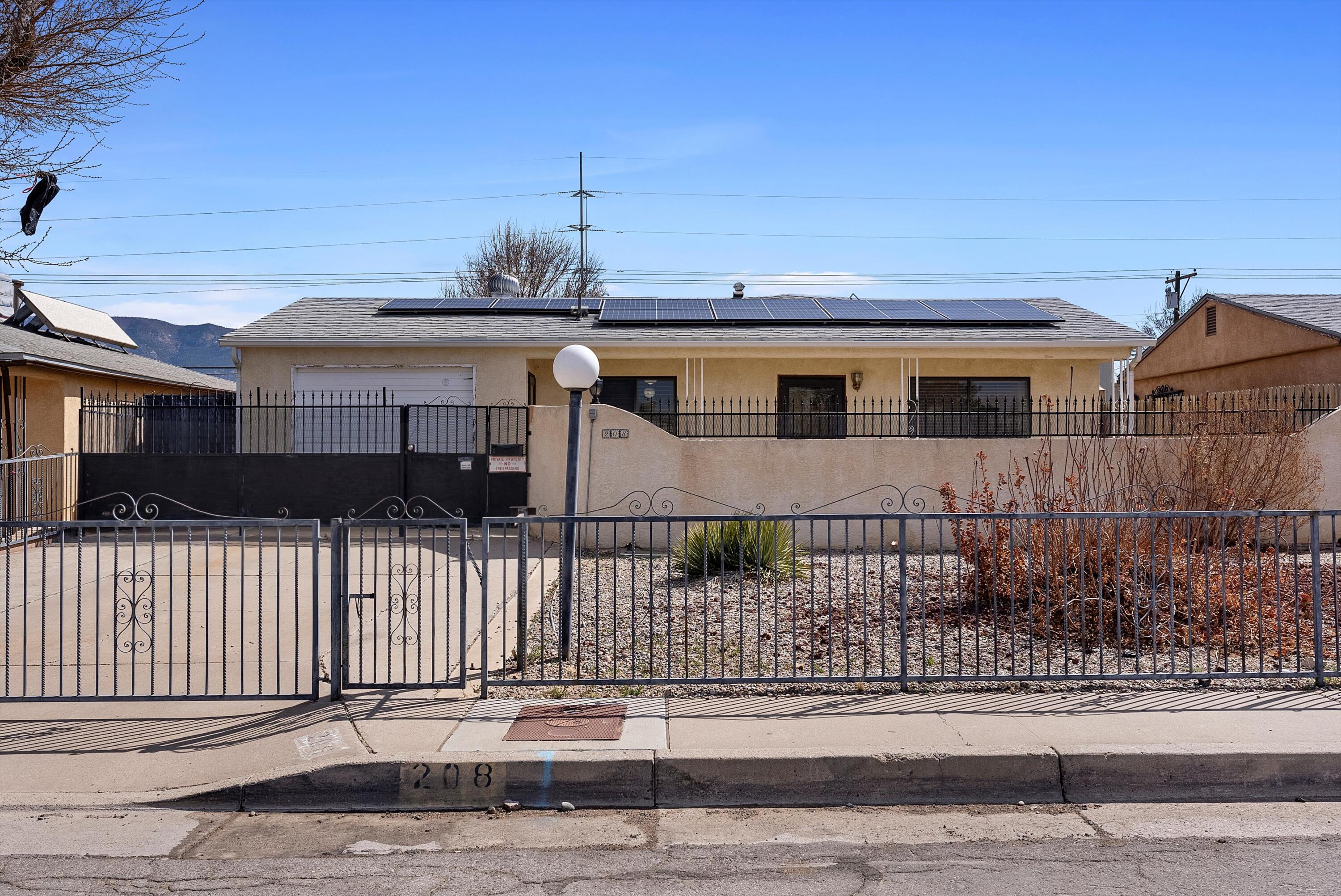 208 GLORIETA Street NE Albuquerque, NM 87123