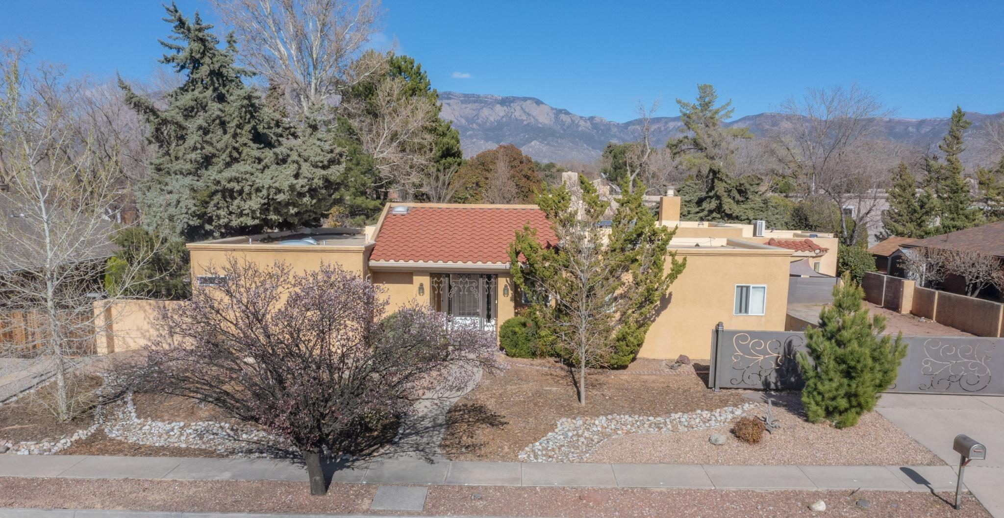 5620 MOON Street NE Albuquerque, NM 87111