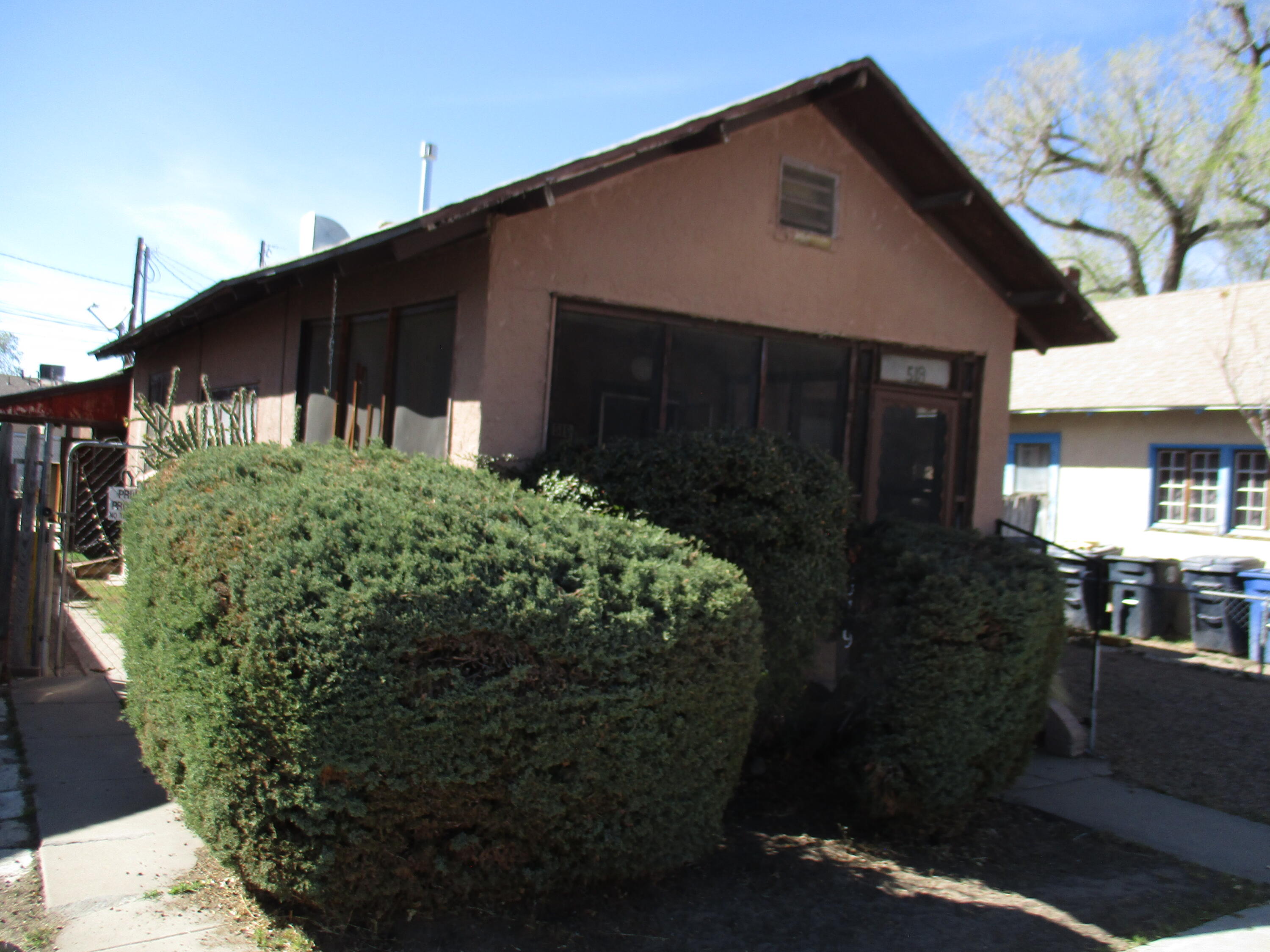 Fix and Flip Investors Dream Perfect for the house flipper, or homeowners looking for a renovation project .It just needs your TLC, possibilities are endless. Don't miss out on the amazing opportunity. 2 car garage with backyard access. Loft area. Situated in the desired Old Town, area, just minutes from Sawmill/ Old Town district. Sold AS-IS