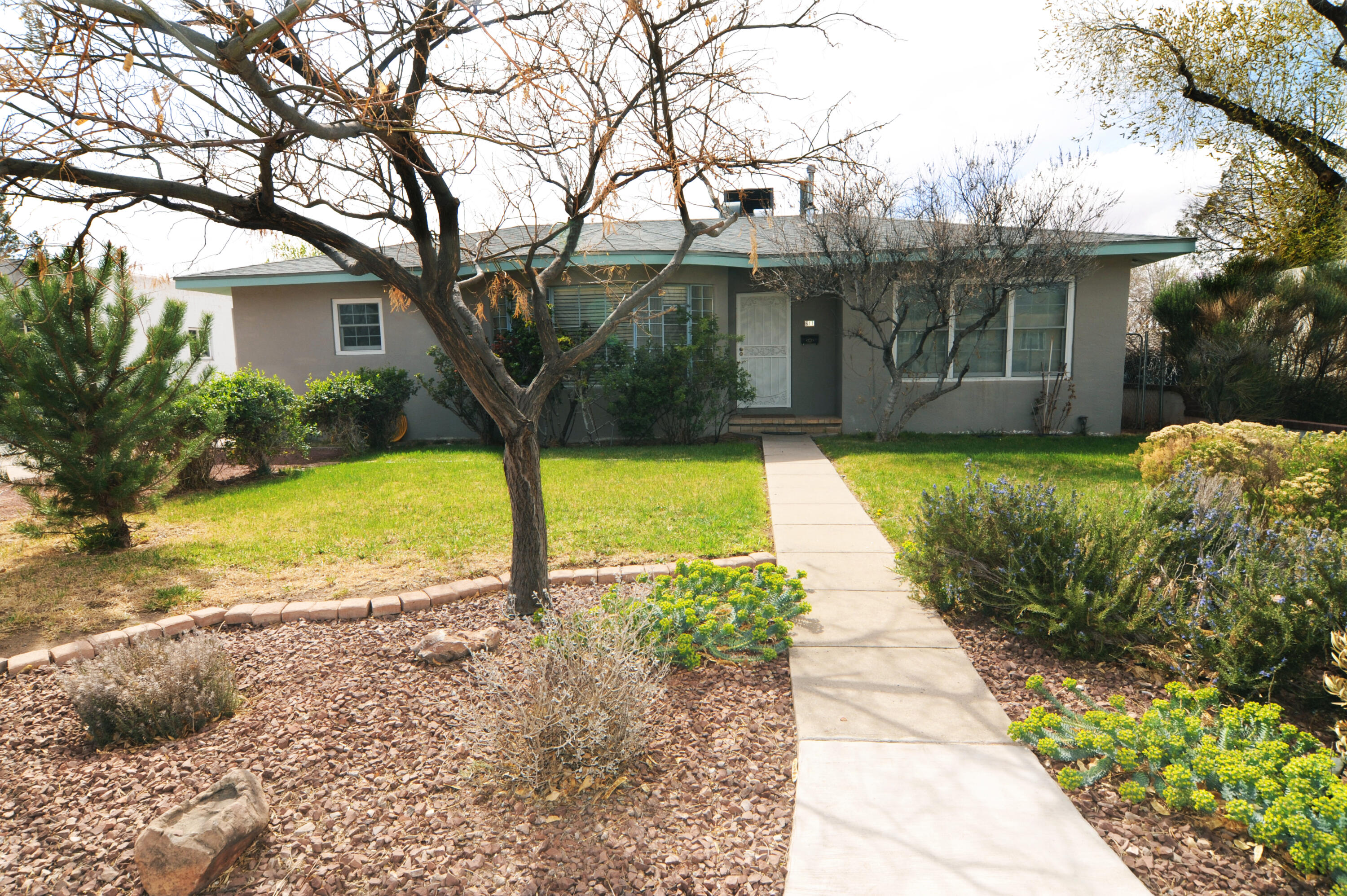 Seller offering concession toward buyer's closing cost! Beautifully remodeled Nob Hill home in the Ridgecrest community with numerous updates! This 2,529 sq. ft. home offers 3 Bedrooms (Possible 4th) , 3 bathrooms, multiple living spaces, and a basement casita--plus potential rental income! The main living area boasts stunning hardwood floors, while the gorgeous galley kitchen, remodeled in 2019, features custom ceiling-height cabinets, quartz countertops, backsplash, and stainless steel appliances, including a gas range, microwave, dishwasher, and refrigerator.