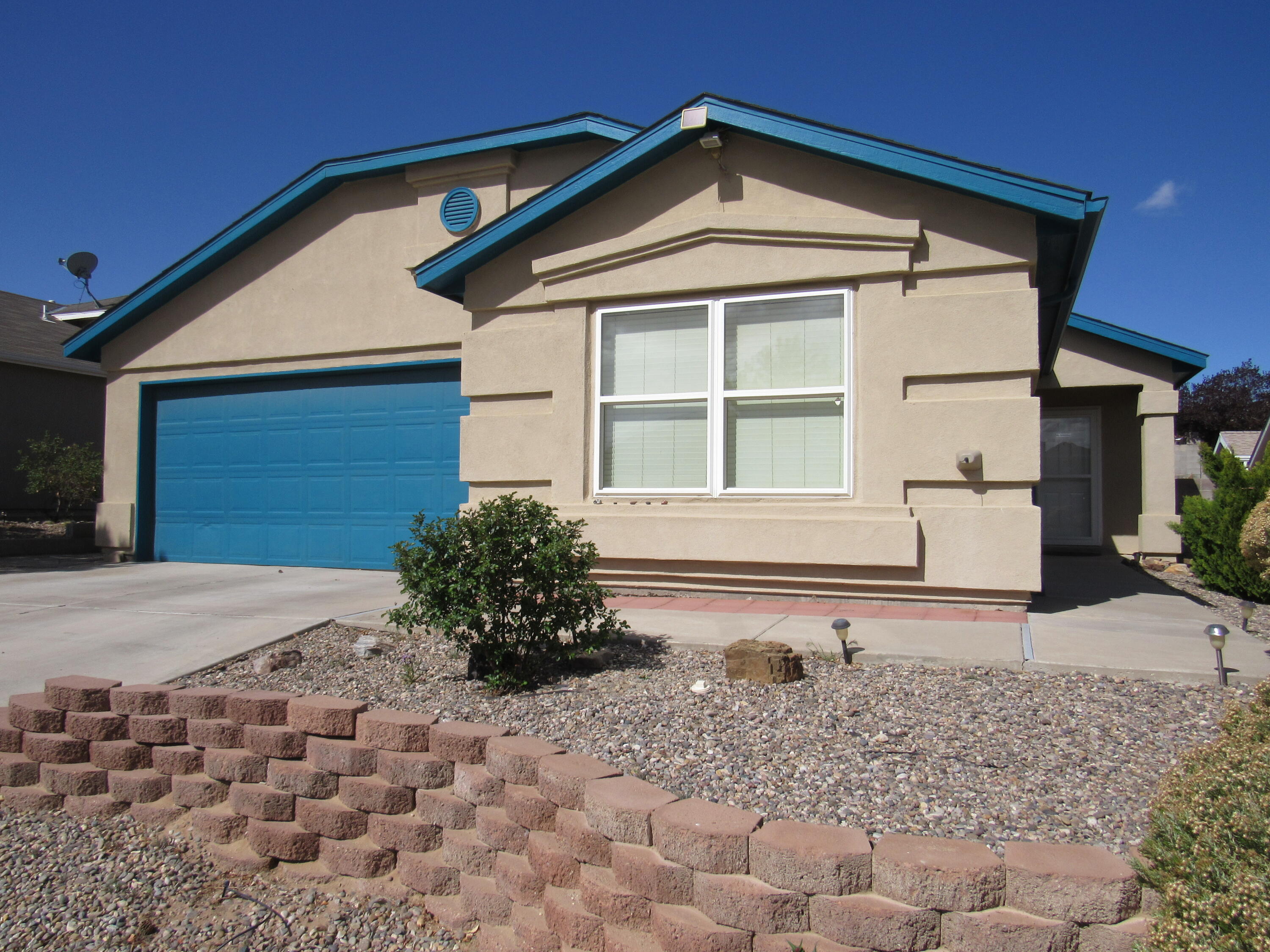 Easy living! Easy to maintain and conveniently located close to shopping and amenities! High ceilings in living room. Master bath with garden tub and separate shower. Nice backyard for entertaining.